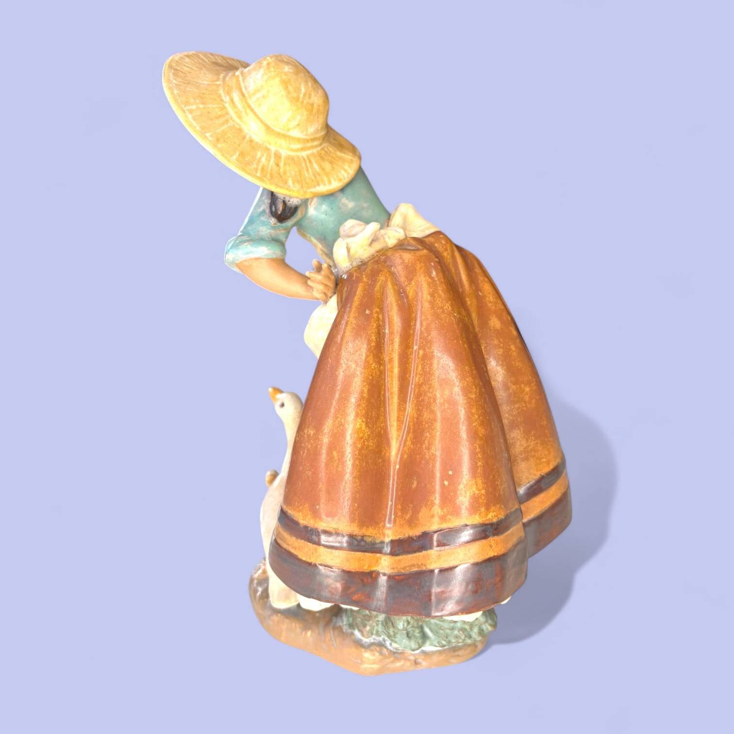 Figura Lladró Laundry Day porcelana gres coleccionable - Cositas Antiguas – La Guadaña, Anticuarios Online en Jerez , vender antigüedades, muebles antiguos