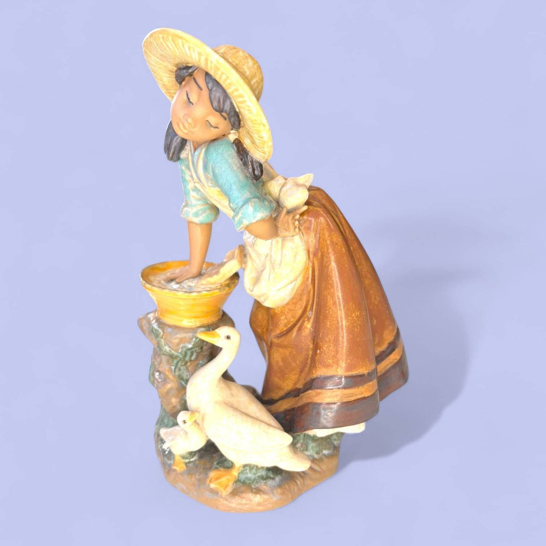 Figura Lladró Laundry Day porcelana gres coleccionable - Cositas Antiguas – La Guadaña, Anticuarios Online en Jerez , vender antigüedades, muebles antiguos