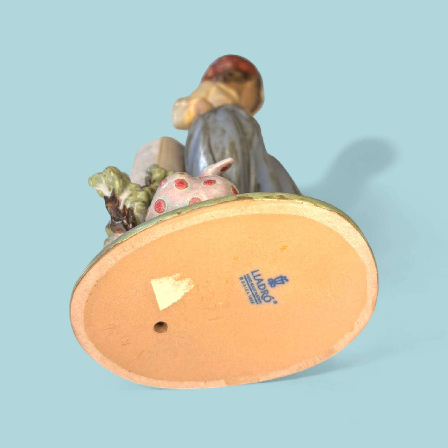 Figura Lladró Niño Viajero porcelana antigua descatalogada - Cositas Antiguas – La Guadaña, Anticuarios Online en Jerez , vender antigüedades, muebles antiguos