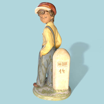 Figura Lladró Niño Viajero porcelana antigua descatalogada - Cositas Antiguas – La Guadaña, Anticuarios Online en Jerez , vender antigüedades, muebles antiguos