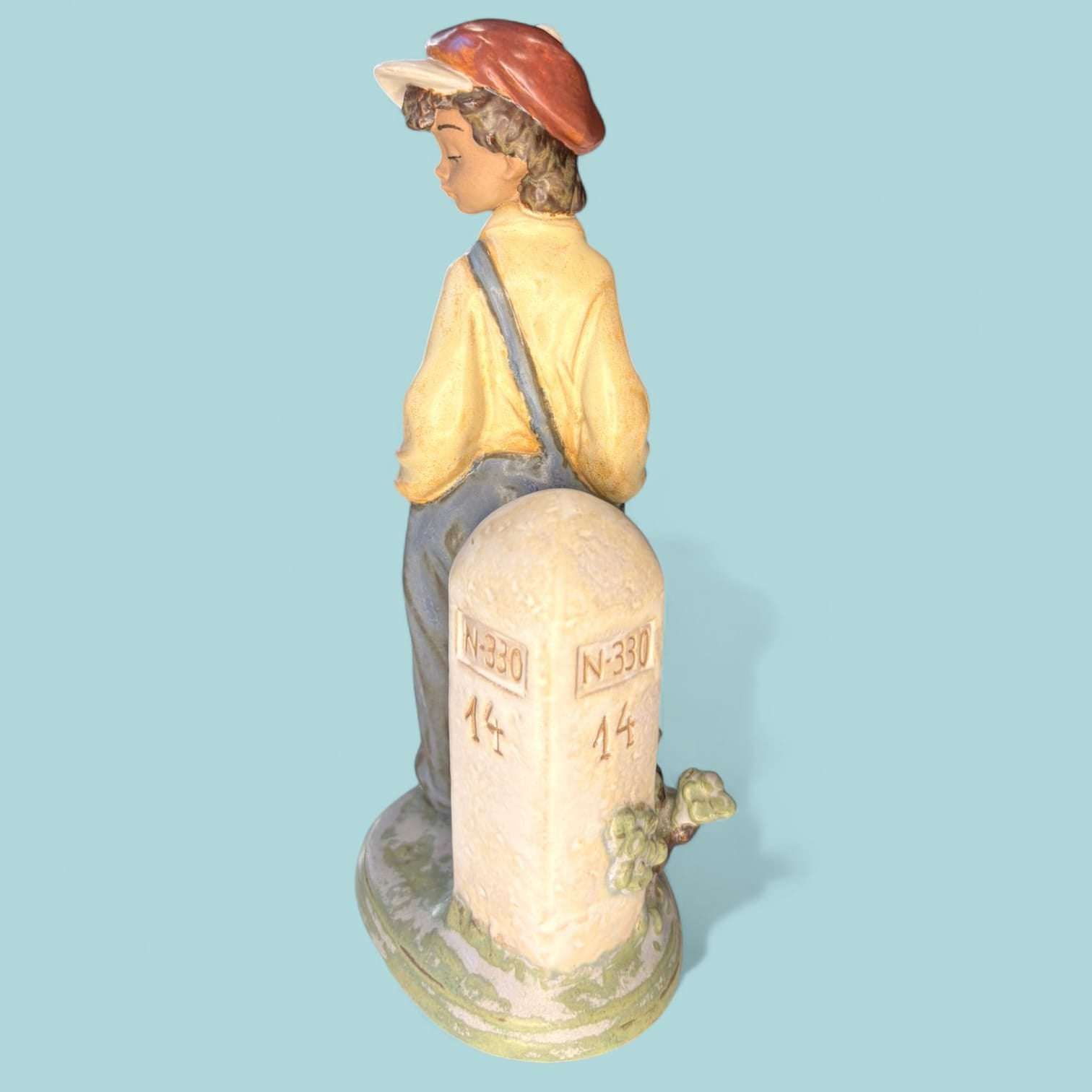 Figura Lladró Niño Viajero porcelana antigua descatalogada - Cositas Antiguas – La Guadaña, Anticuarios Online en Jerez , vender antigüedades, muebles antiguos