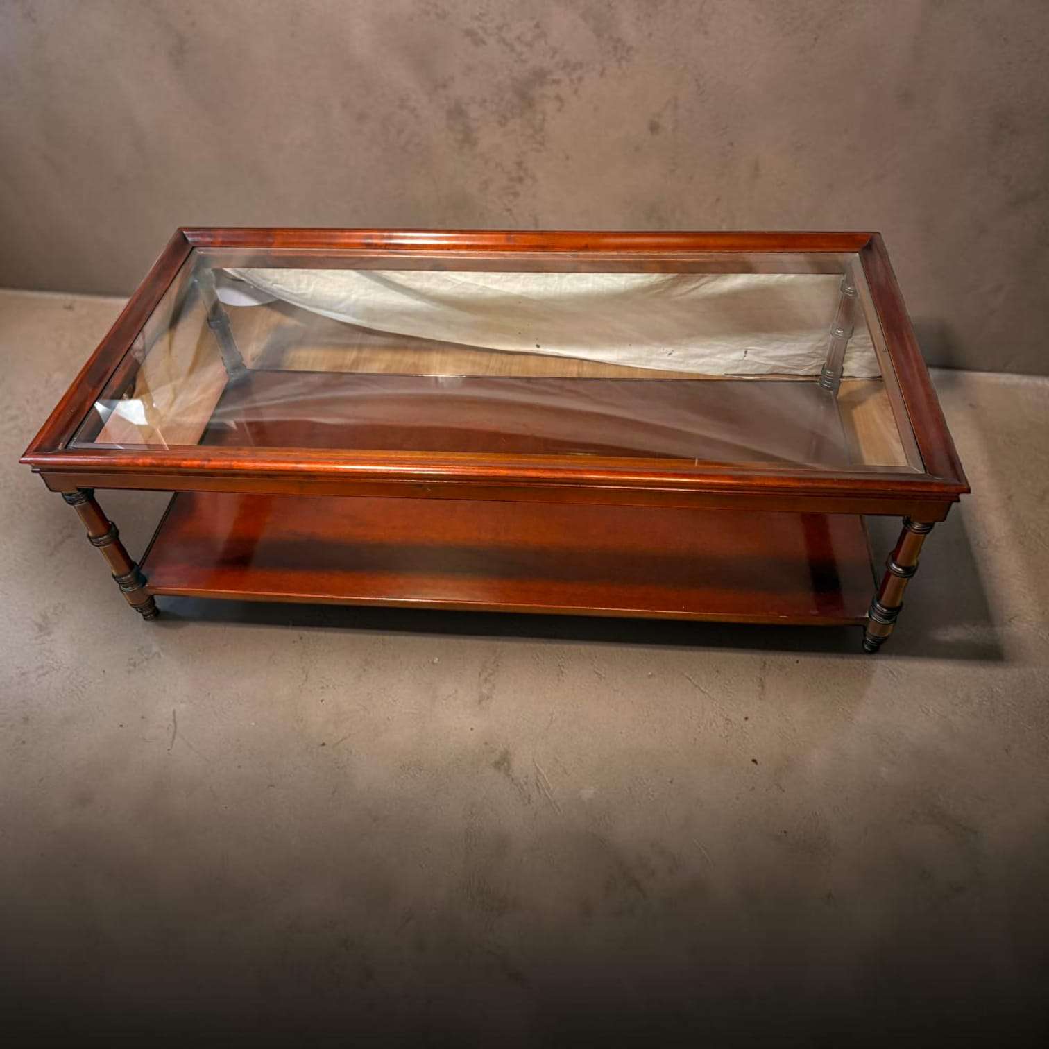 Mesa baja antigua de caoba con tapa de cristal - Cositas Antiguas – La Guadaña, Anticuarios Online en Jerez , vender antigüedades, muebles antiguos