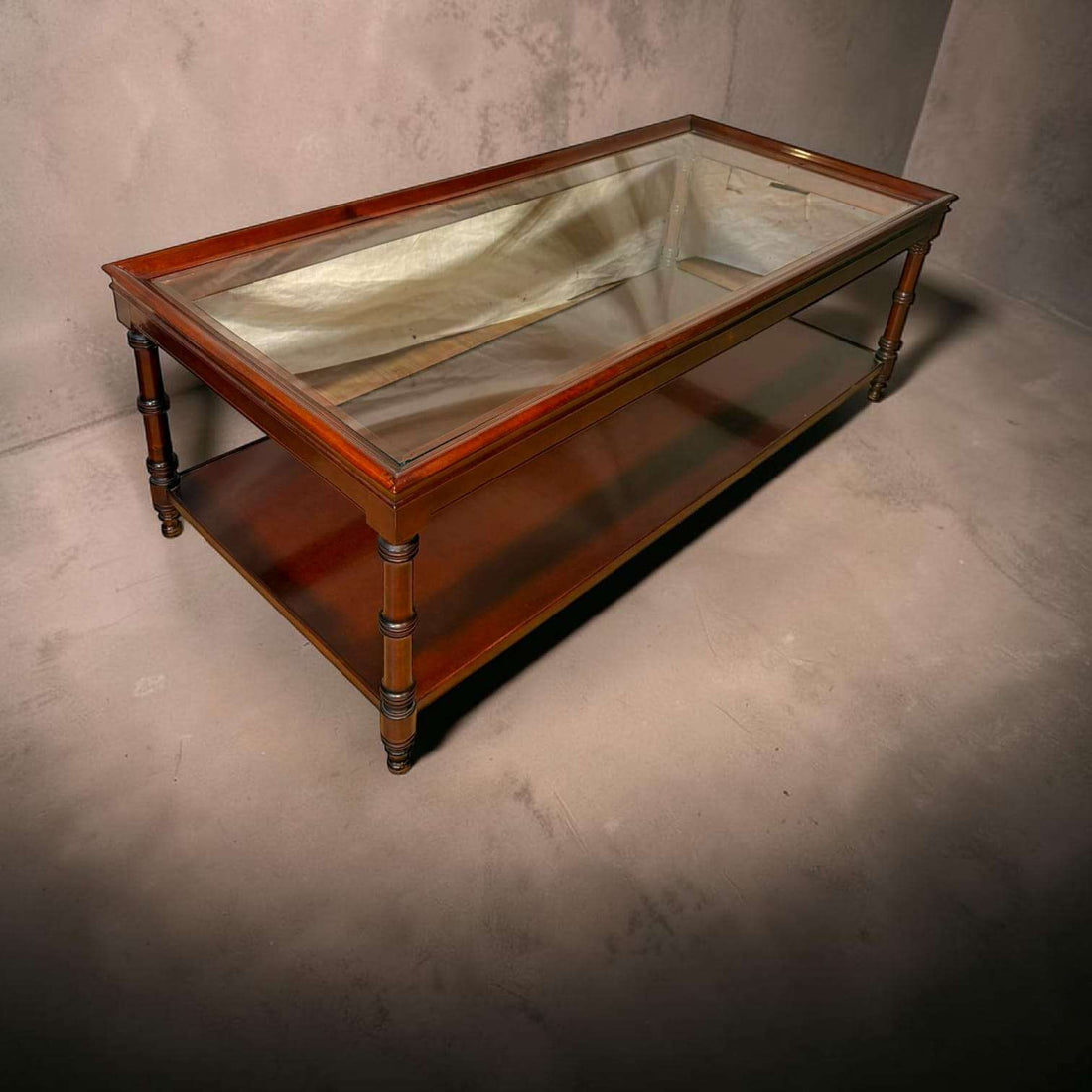 Mesa baja antigua de caoba con tapa de cristal - Cositas Antiguas – La Guadaña, Anticuarios Online en Jerez , vender antigüedades, muebles antiguos