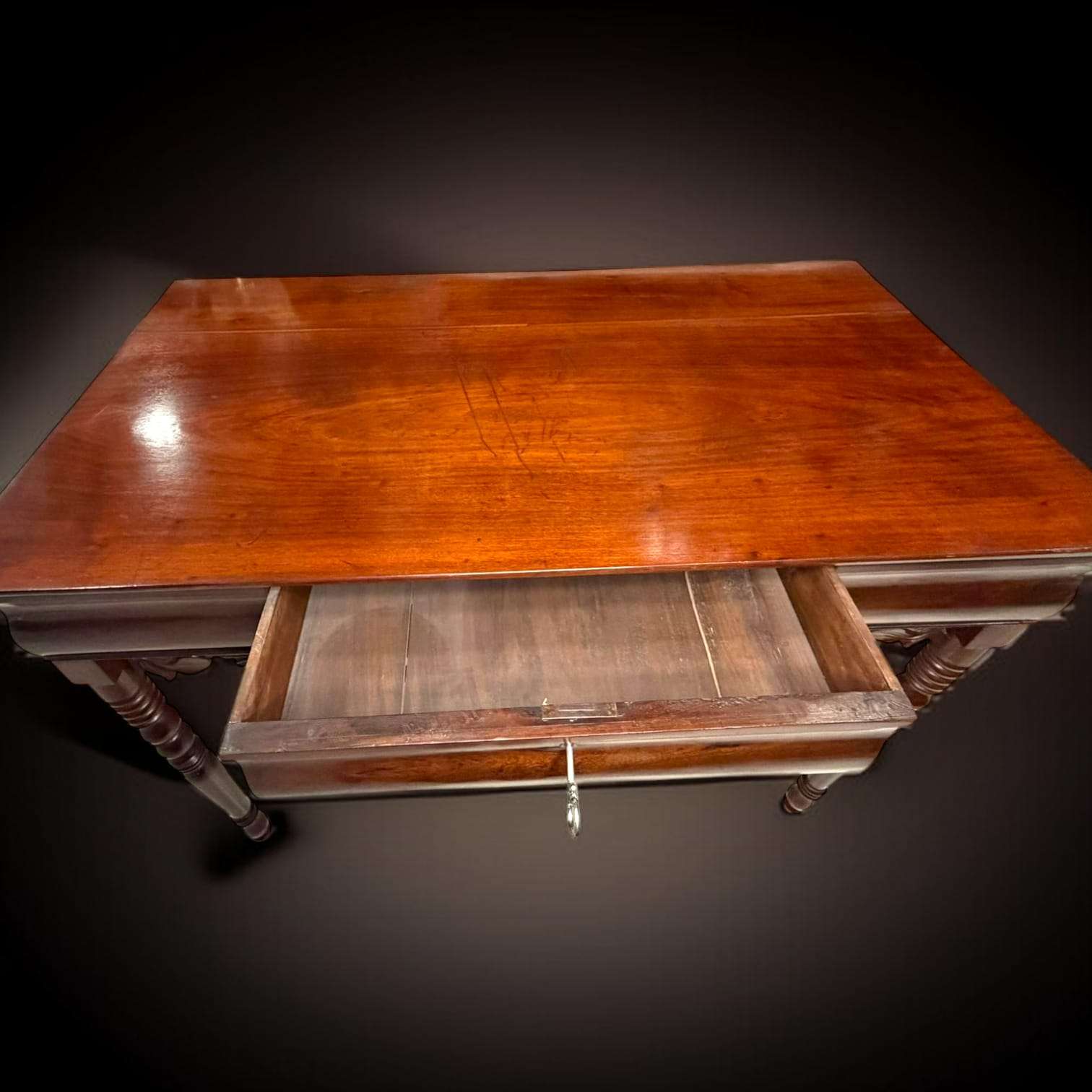 Mesa consola antigua de caoba con cajón y talla decorativa - Cositas Antiguas – La Guadaña, Anticuarios Online en Jerez , vender antigüedades, muebles antiguos
