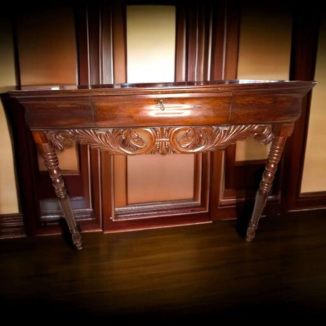 Mesa consola antigua de caoba con cajón y talla decorativa - Cositas Antiguas – La Guadaña, Anticuarios Online en Jerez , vender antigüedades, muebles antiguos