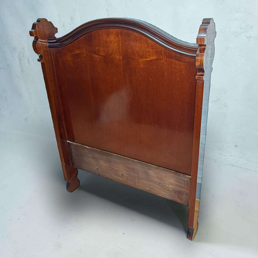 Pareja de cabeceros antiguos de madera con diseño clásico - Cositas Antiguas – La Guadaña, Anticuarios Online en Jerez , vender antigüedades, muebles antiguos