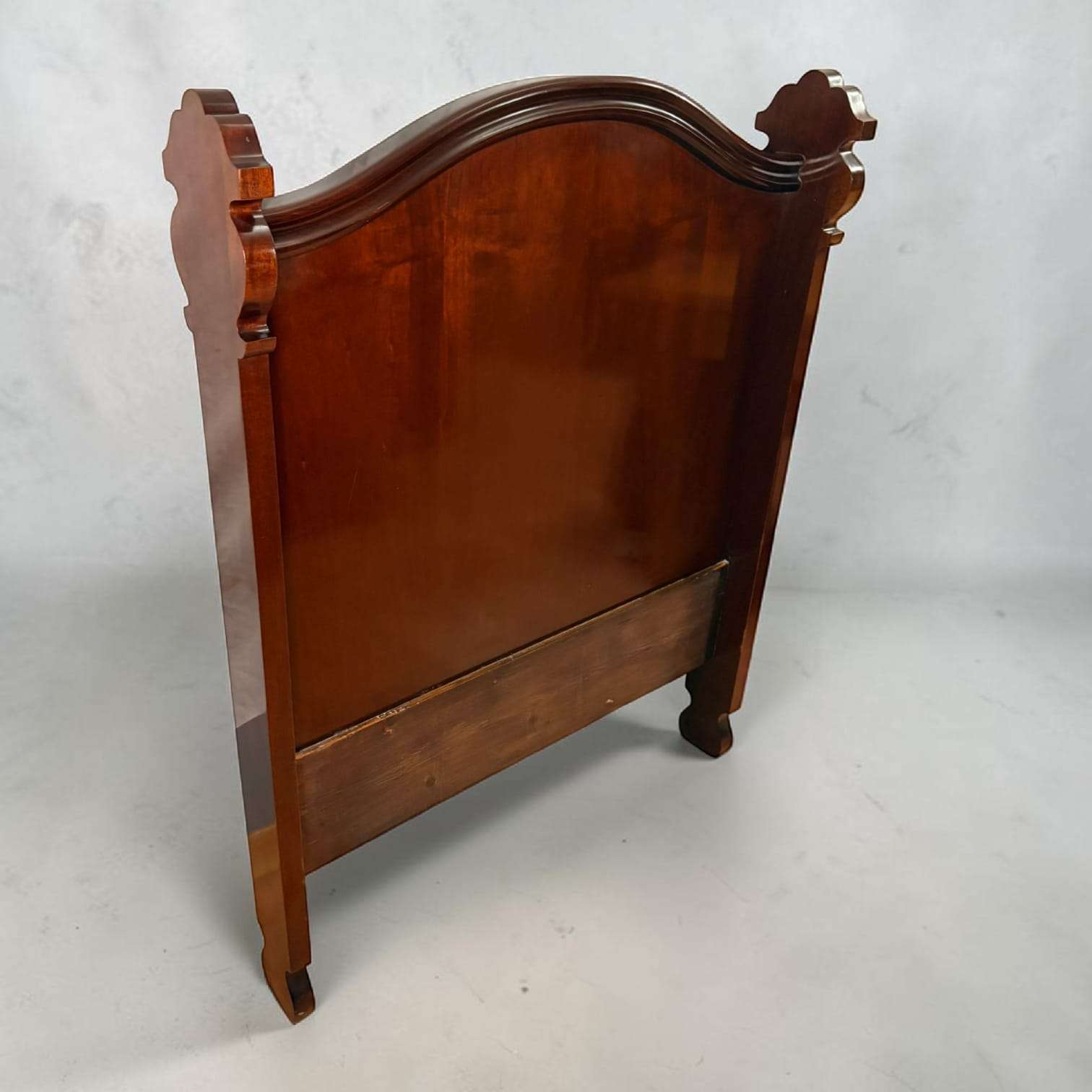 Pareja de cabeceros antiguos de madera con diseño clásico - Cositas Antiguas – La Guadaña, Anticuarios Online en Jerez , vender antigüedades, muebles antiguos