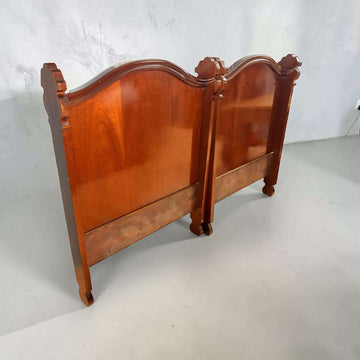 Pareja de cabeceros antiguos de madera con diseño clásico - Cositas Antiguas – La Guadaña, Anticuarios Online en Jerez , vender antigüedades, muebles antiguos