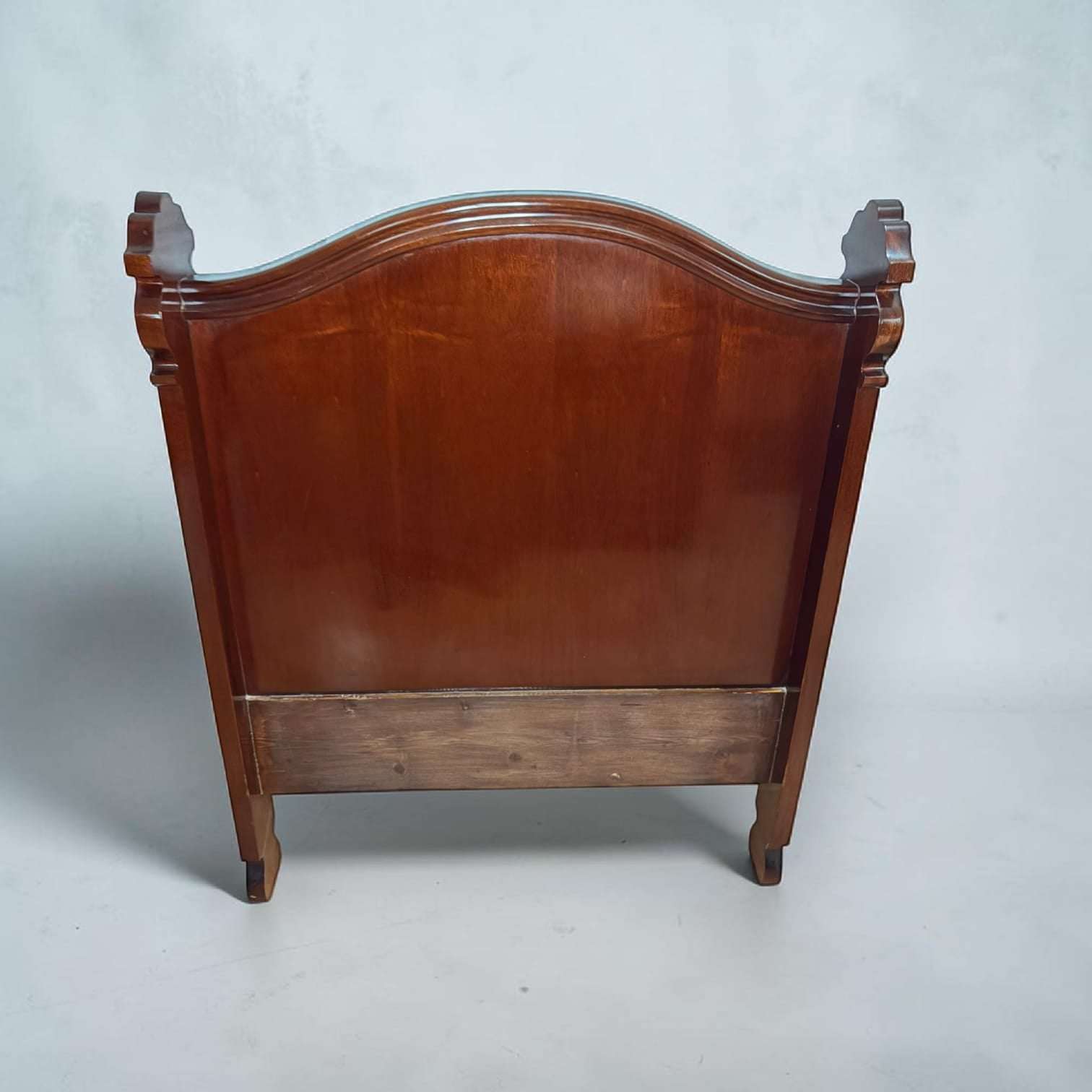 Pareja de cabeceros antiguos de madera con diseño clásico - Cositas Antiguas – La Guadaña, Anticuarios Online en Jerez , vender antigüedades, muebles antiguos
