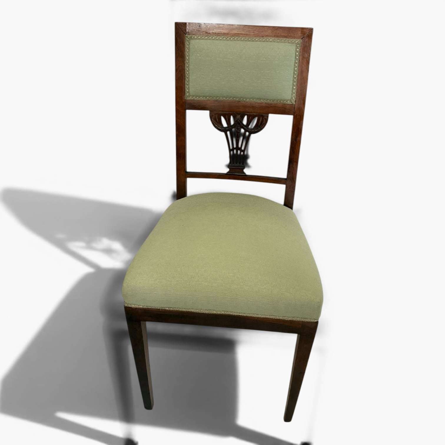 Pareja de sillas de madera con tapizado verde clásico - Cositas Antiguas – La Guadaña, Anticuarios Online en Jerez , vender antigüedades, muebles antiguos