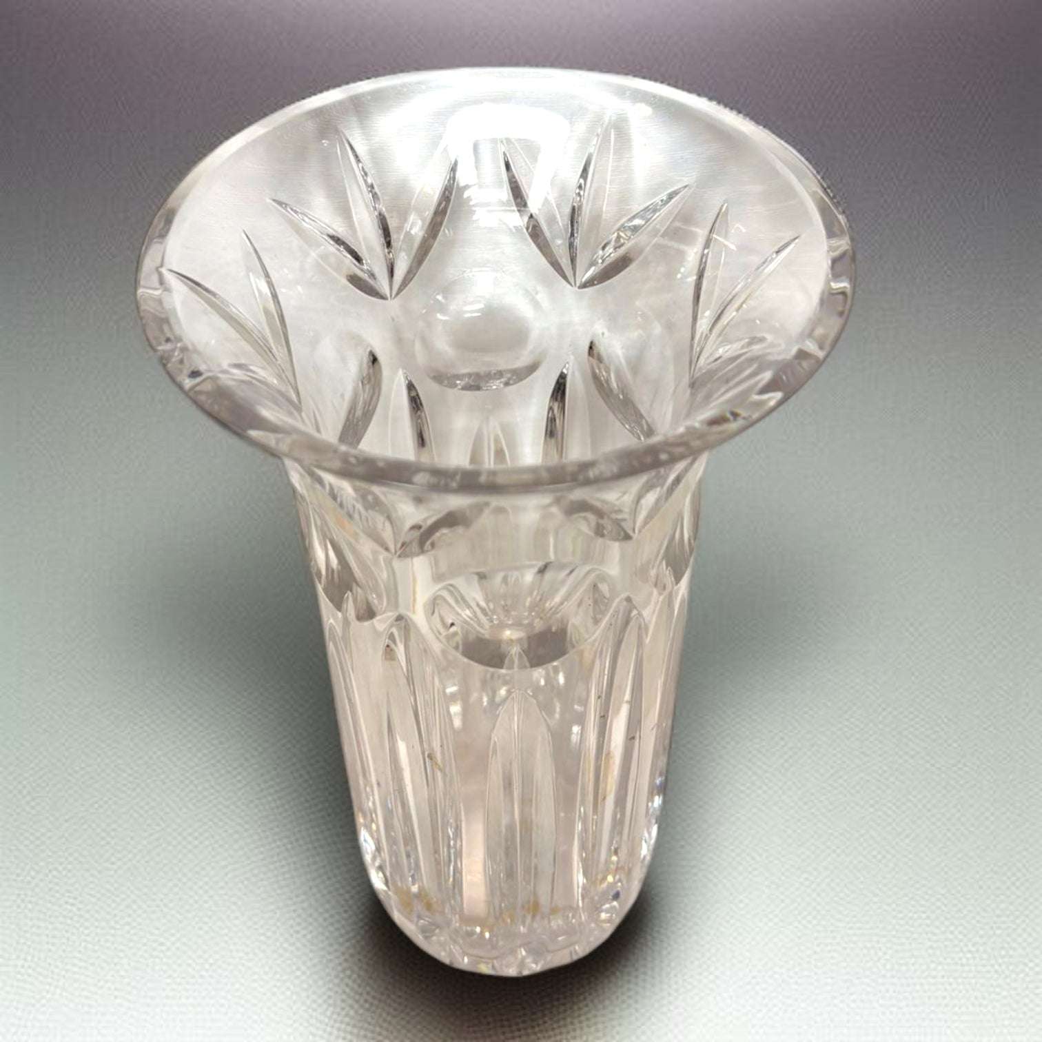 Florero antiguo de cristal tallado decorativo - Cositas Antiguas – La Guadaña, Anticuarios Online en Jerez , vender antigüedades, muebles antiguos