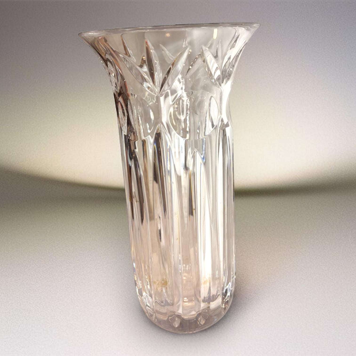Florero antiguo de cristal tallado decorativo - Cositas Antiguas – La Guadaña, Anticuarios Online en Jerez , vender antigüedades, muebles antiguos