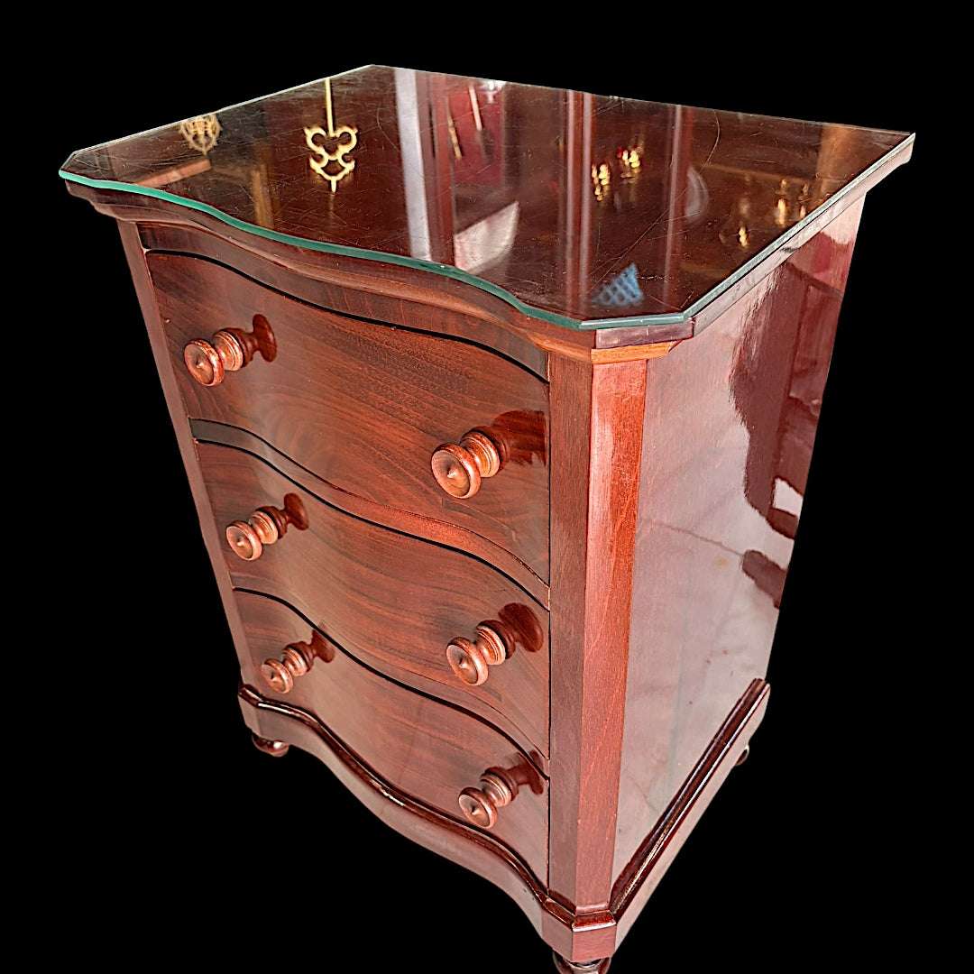 Mesita de noche de caoba con tapa de cristal - Cositas Antiguas – La Guadaña, Anticuarios Online en Jerez , vender antigüedades, muebles antiguos