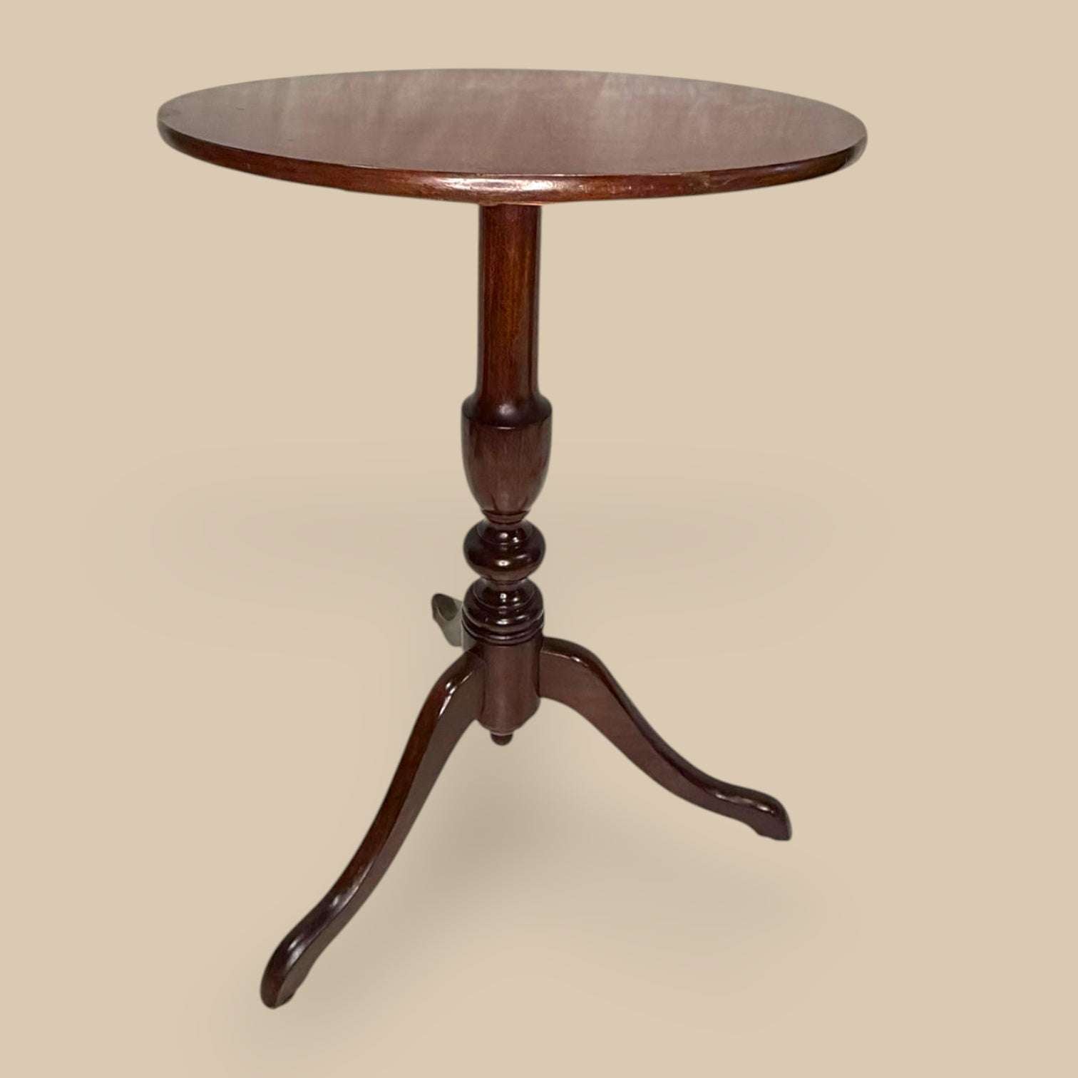 Velador de caoba antiguo con tablero redondo - Cositas Antiguas – La Guadaña, Anticuarios Online en Jerez , vender antigüedades, muebles antiguos