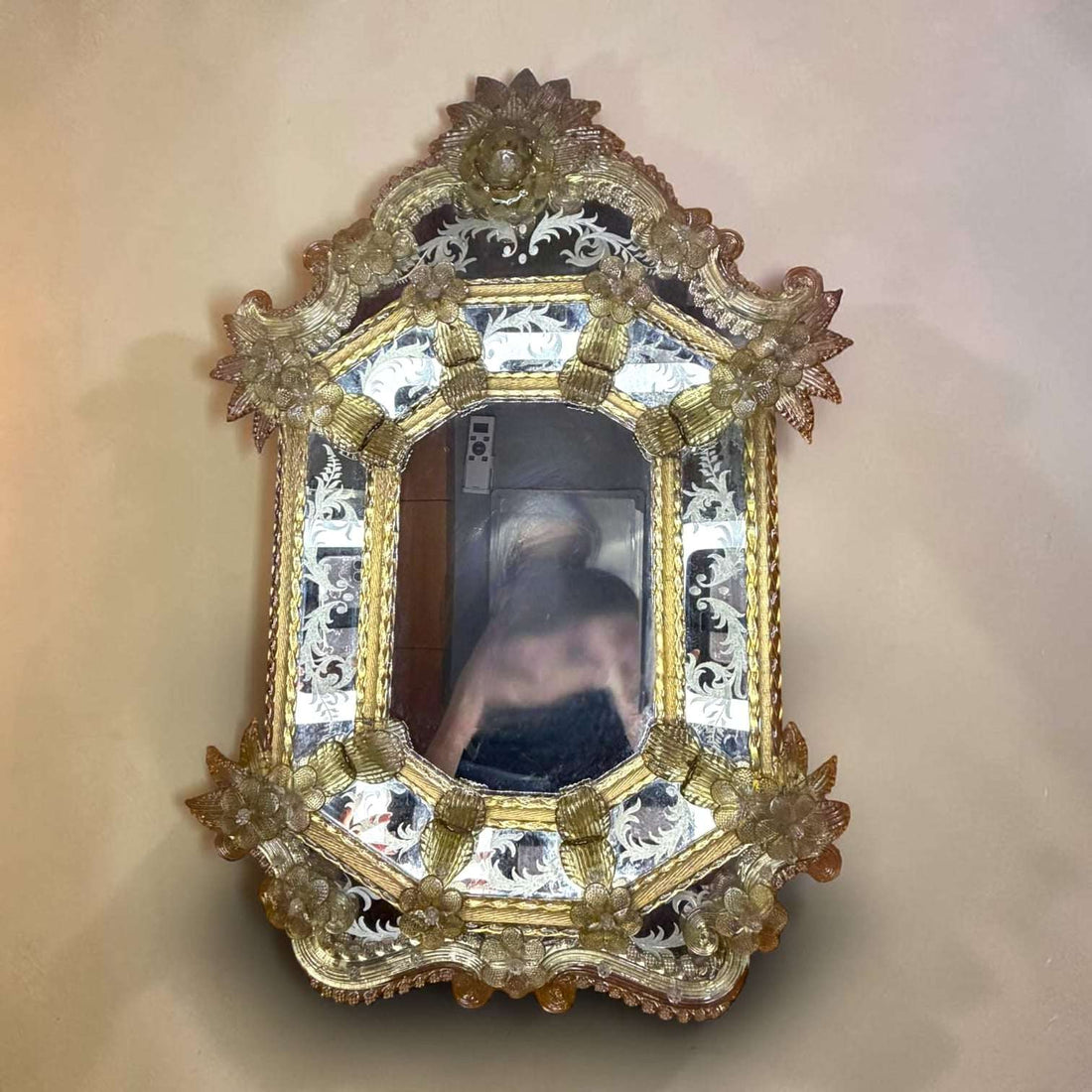Espejo veneciano Murano con marco de cristal grabado - Cositas Antiguas – La Guadaña, Anticuarios Online en Jerez , vender antigüedades, muebles antiguos