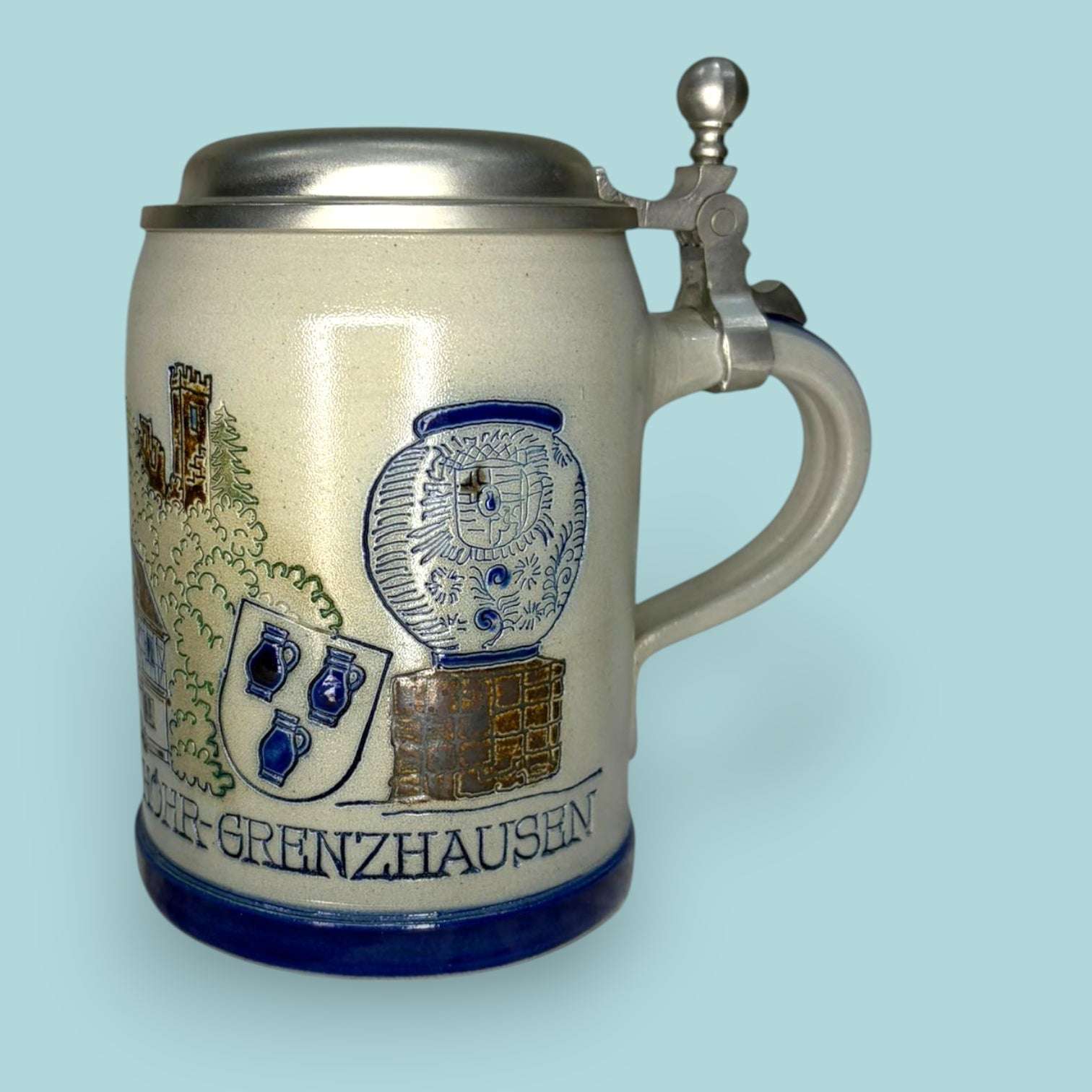 Jarra de cerveza alemana con tapa de metal plateado y sello - Cositas Antiguas – La Guadaña, Anticuarios Online en Jerez , vender antigüedades, muebles antiguos