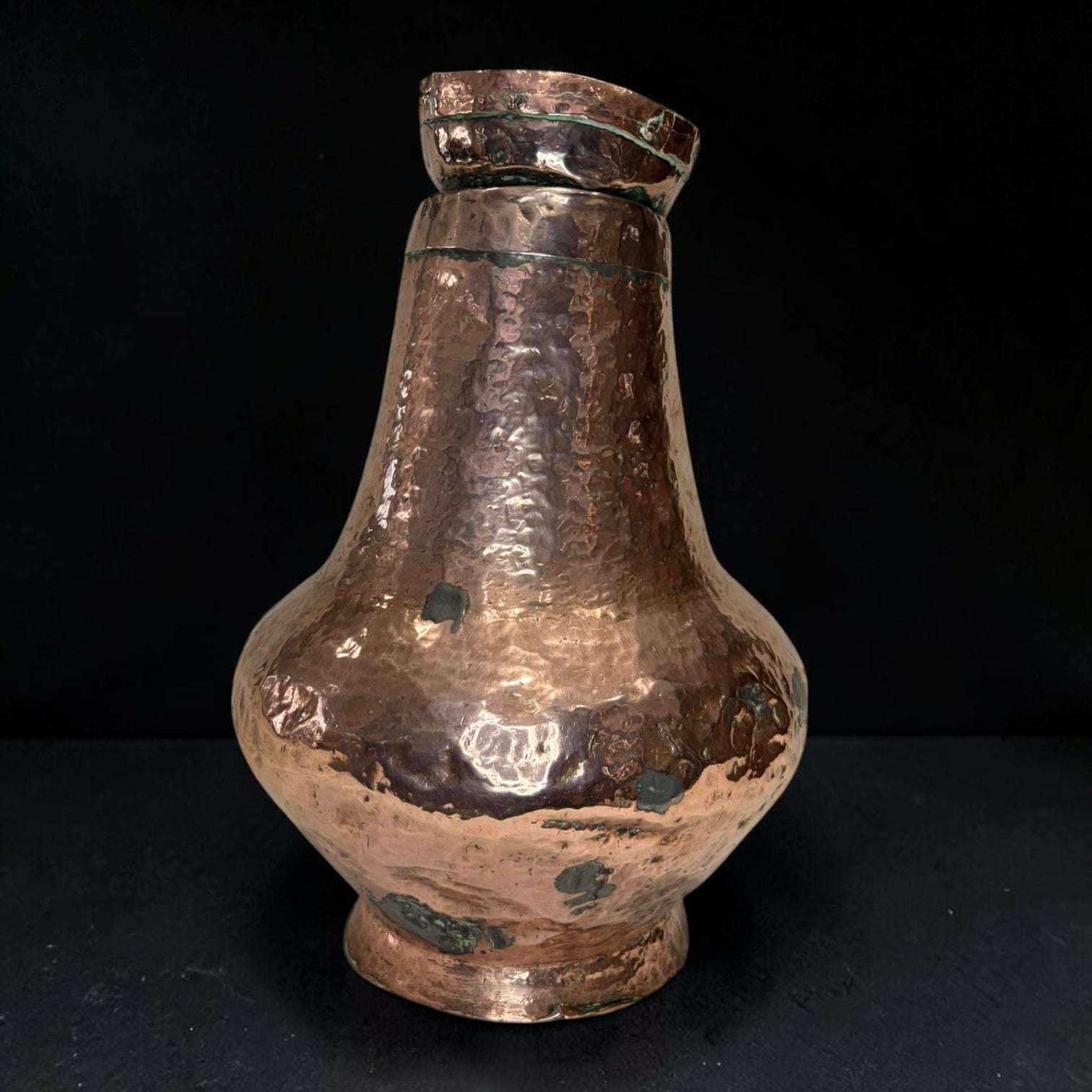 Jarra de cobre martilleado del siglo XVIII | Pieza decorativa - Cositas Antiguas – La Guadaña, Anticuarios Online en Jerez , vender antigüedades, muebles antiguos