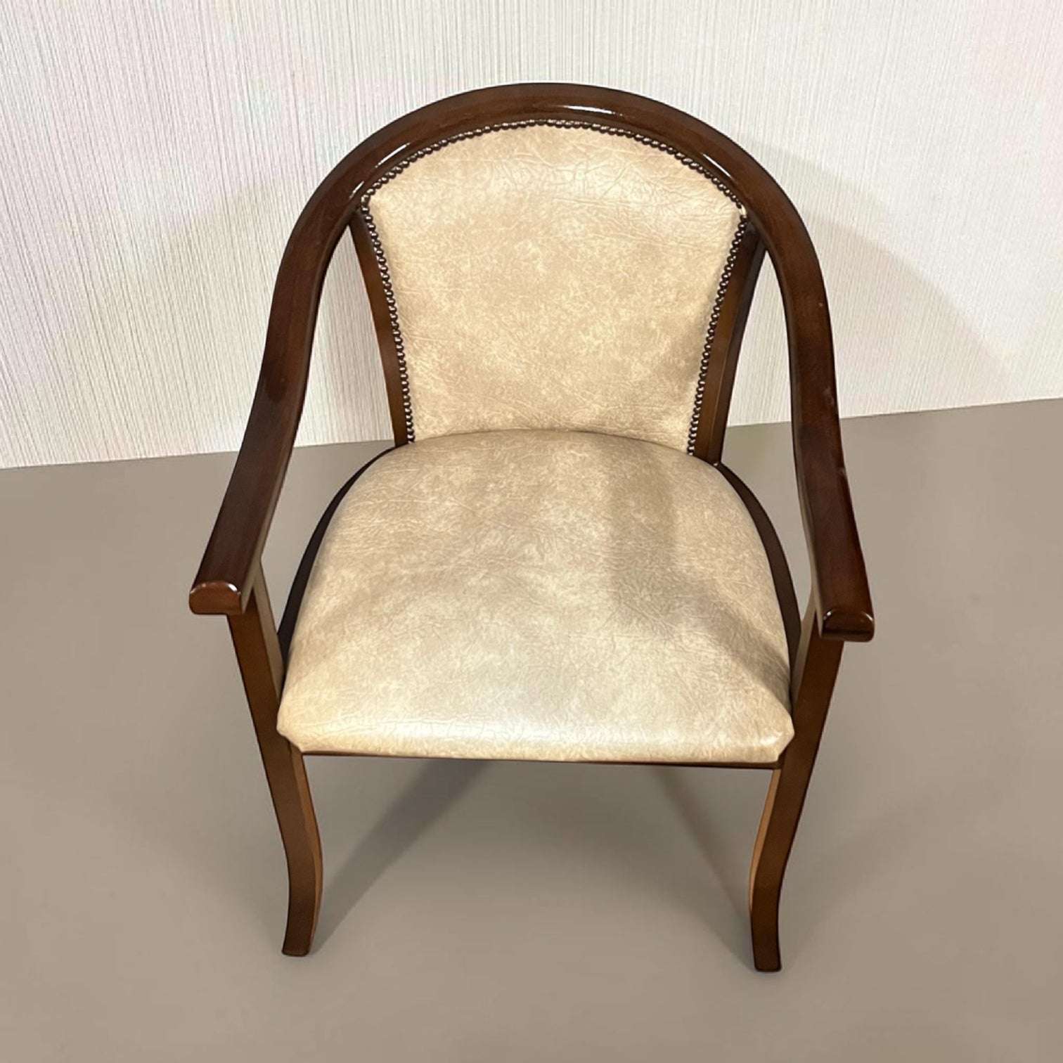 Pareja de sillones de oficina de caoba con cuero blanco - Cositas Antiguas – La Guadaña, Anticuarios Online en Jerez , vender antigüedades, muebles antiguos