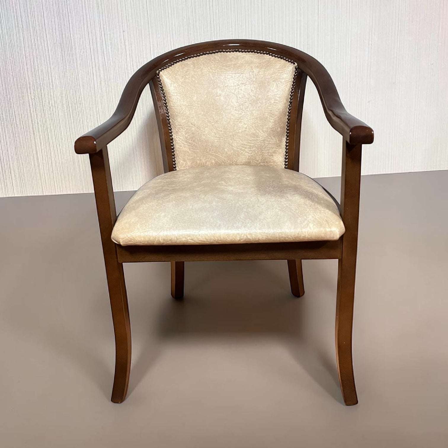 Pareja de sillones de oficina de caoba con cuero blanco - Cositas Antiguas – La Guadaña, Anticuarios Online en Jerez , vender antigüedades, muebles antiguos