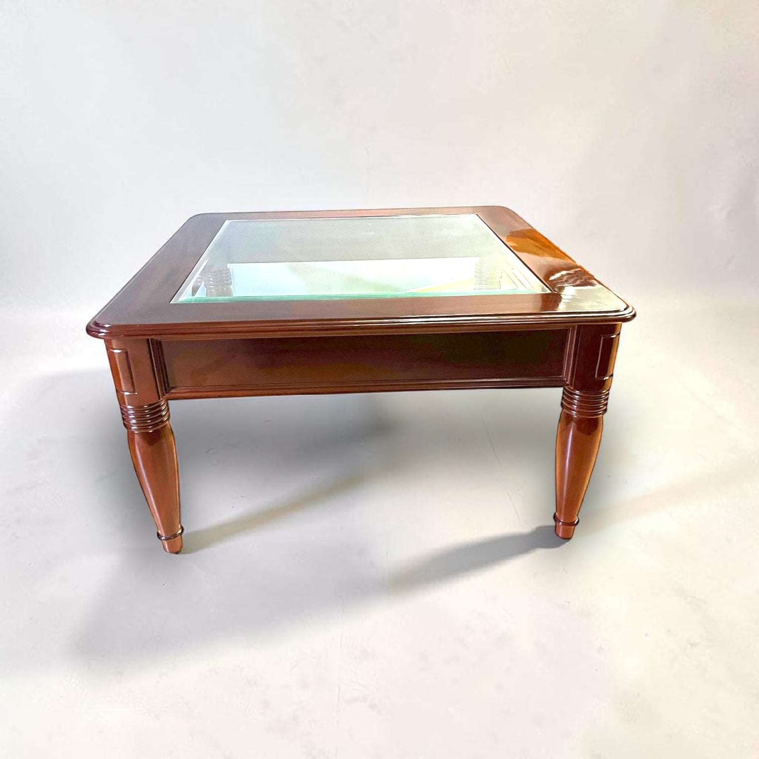 Mesa baja de salón de caoba con cristal biselado - Cositas Antiguas – La Guadaña, Anticuarios Online en Jerez , vender antigüedades, muebles antiguos