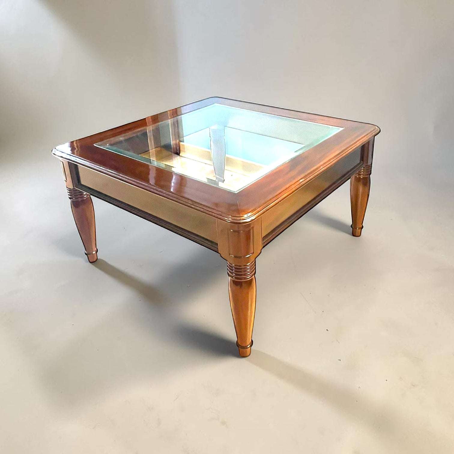 Mesa baja de salón de caoba con cristal biselado - Cositas Antiguas – La Guadaña, Anticuarios Online en Jerez , vender antigüedades, muebles antiguos