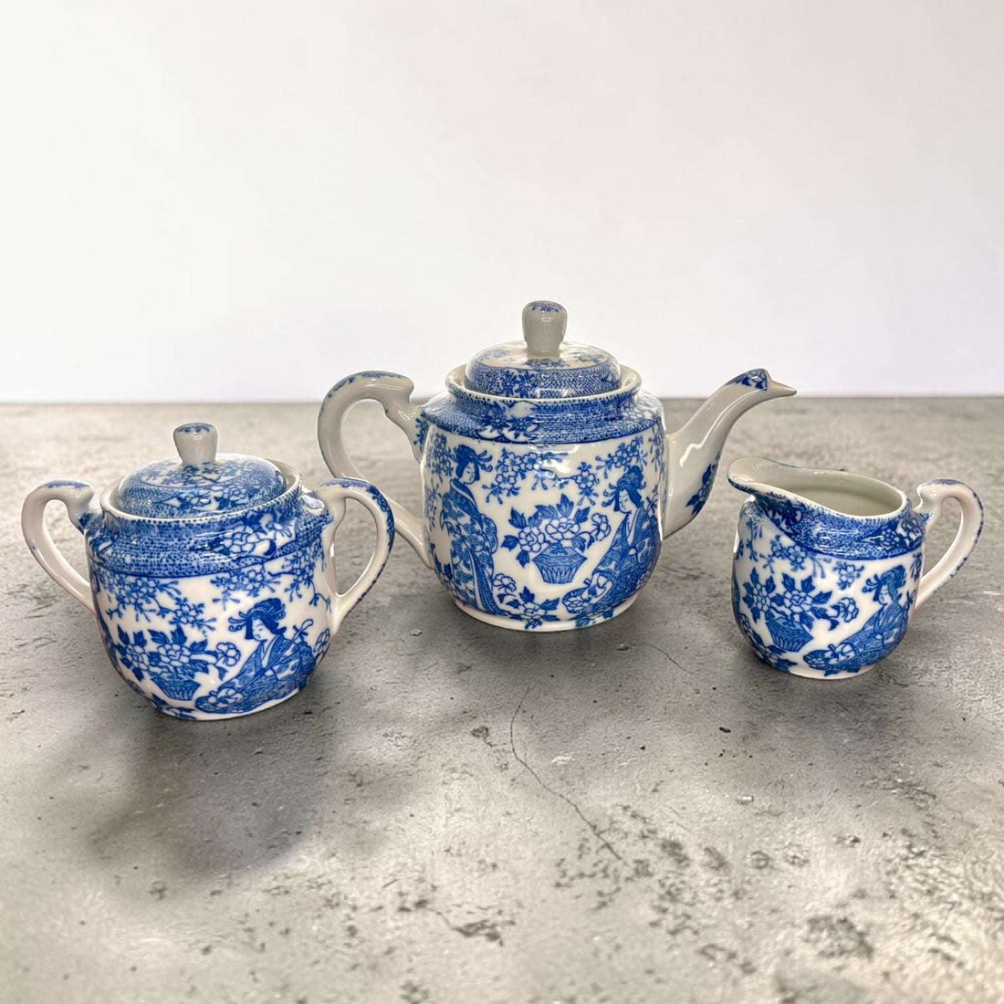 Juego de café de porcelana china azul asiático - Cositas Antiguas – La Guadaña, Anticuarios Online en Jerez , vender antigüedades, muebles antiguos