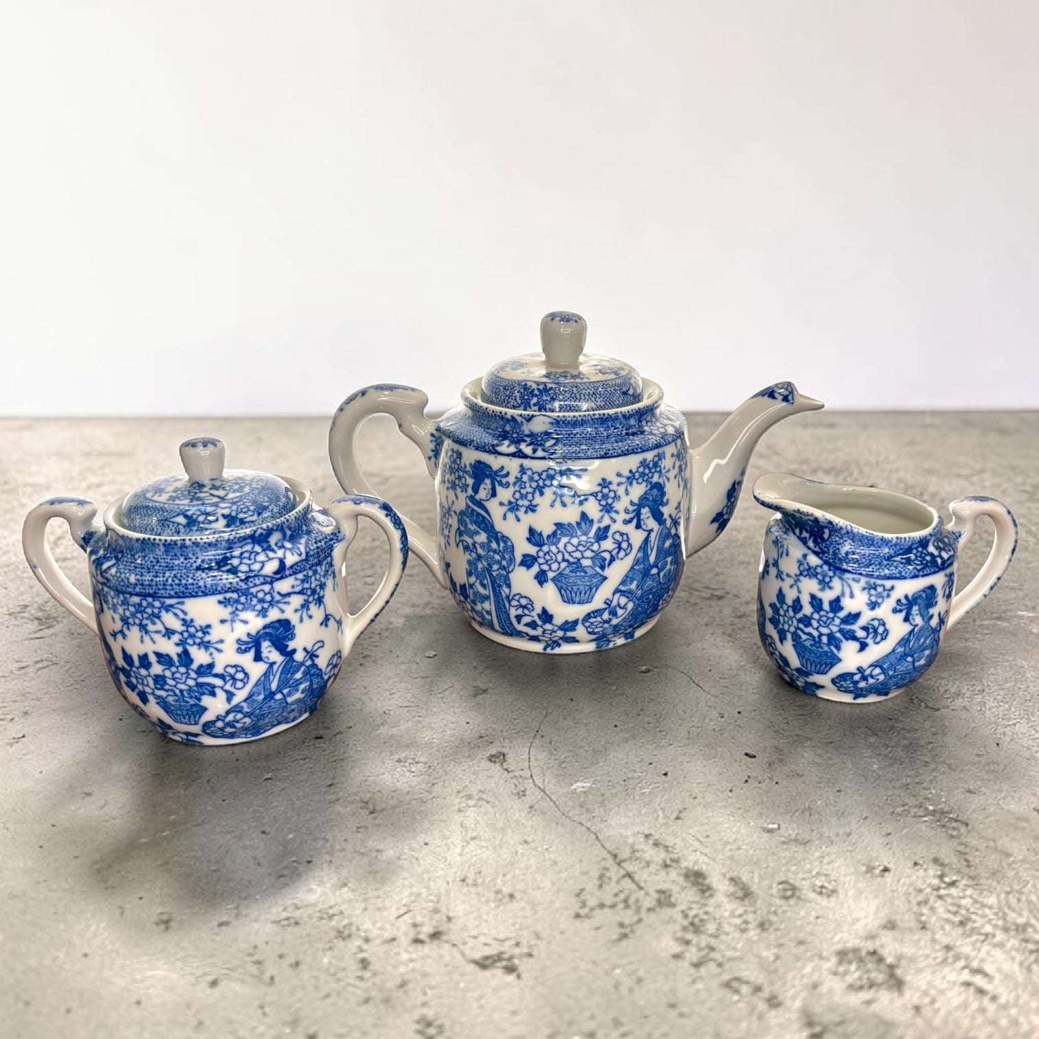 Juego de café de porcelana china azul asiático - Cositas Antiguas – La Guadaña, Anticuarios Online en Jerez , vender antigüedades, muebles antiguos