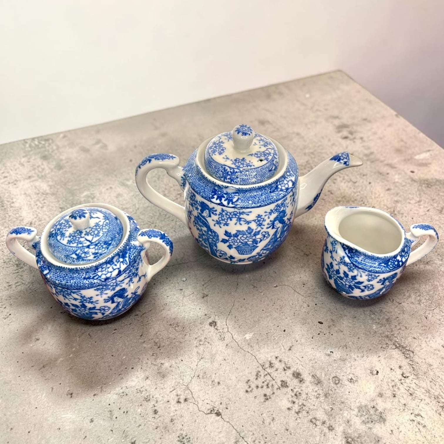 Juego de café de porcelana china azul asiático - Cositas Antiguas – La Guadaña, Anticuarios Online en Jerez , vender antigüedades, muebles antiguos