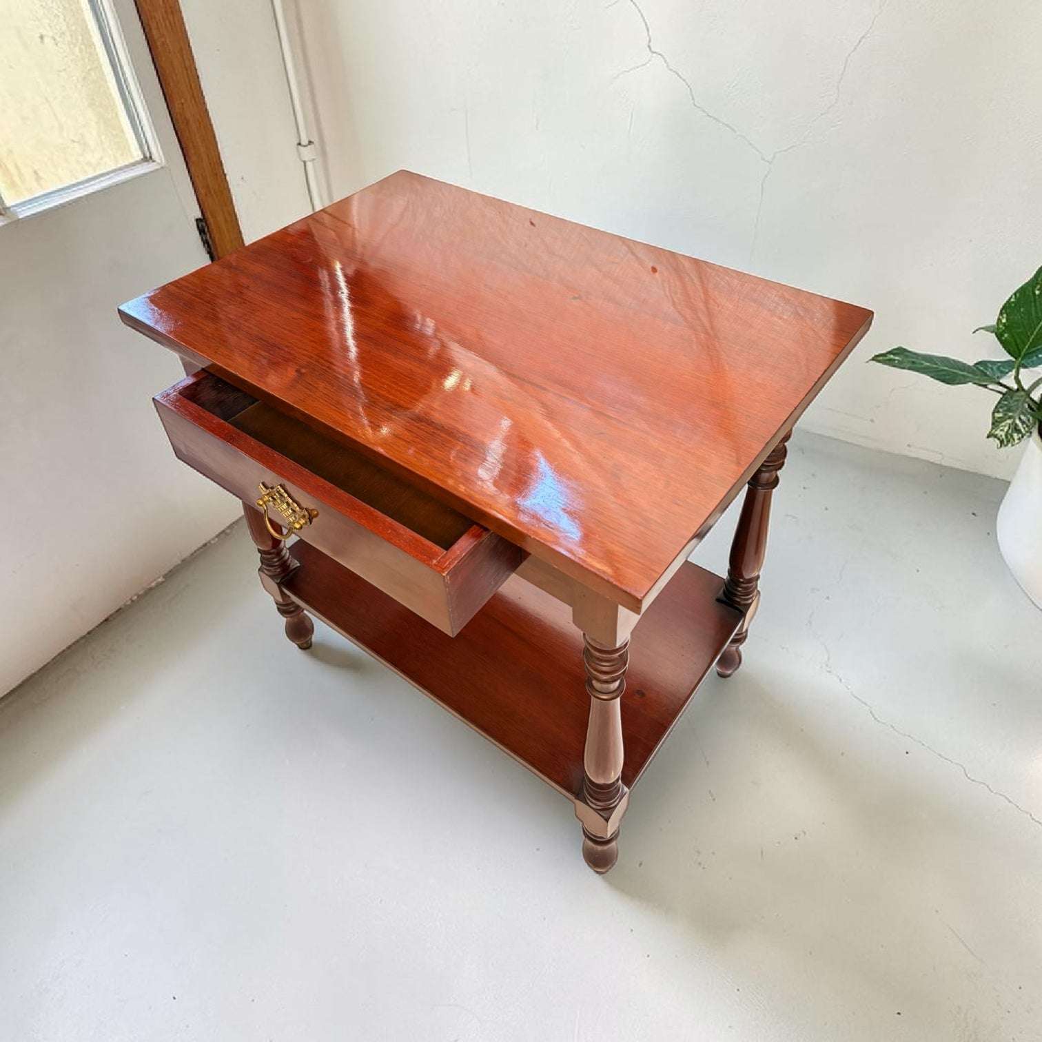Mesa baja de caoba con cajón y balda inferior - Cositas Antiguas – La Guadaña, Anticuarios Online en Jerez , vender antigüedades, muebles antiguos