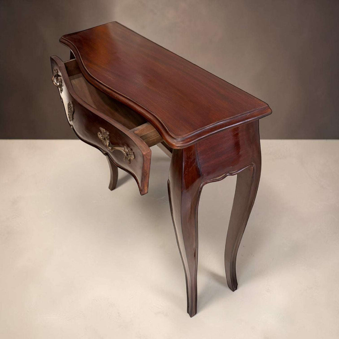 Consola antigua de madera con cajón y patas curvas - Cositas Antiguas – La Guadaña, Anticuarios Online en Jerez , vender antigüedades, muebles antiguos