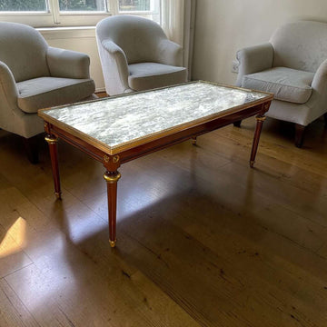 Mesa baja de caoba con mármol oscuro y metal dorado - Cositas Antiguas – La Guadaña, Anticuarios Online en Jerez , vender antigüedades, muebles antiguos