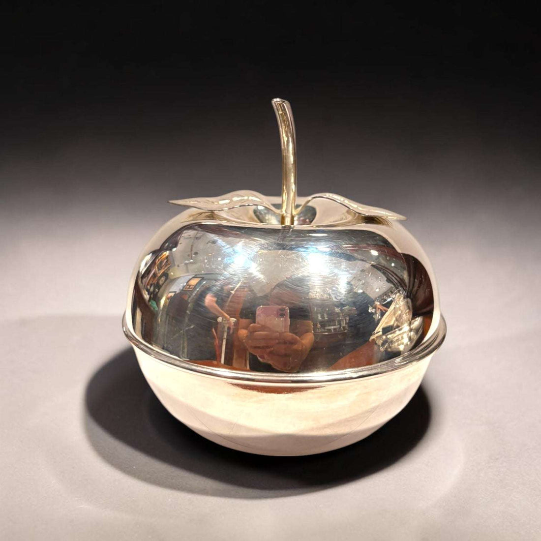 Mantequillero de metal plateado con forma de manzana - Cositas Antiguas – La Guadaña, Anticuarios Online en Jerez , vender antigüedades, muebles antiguos