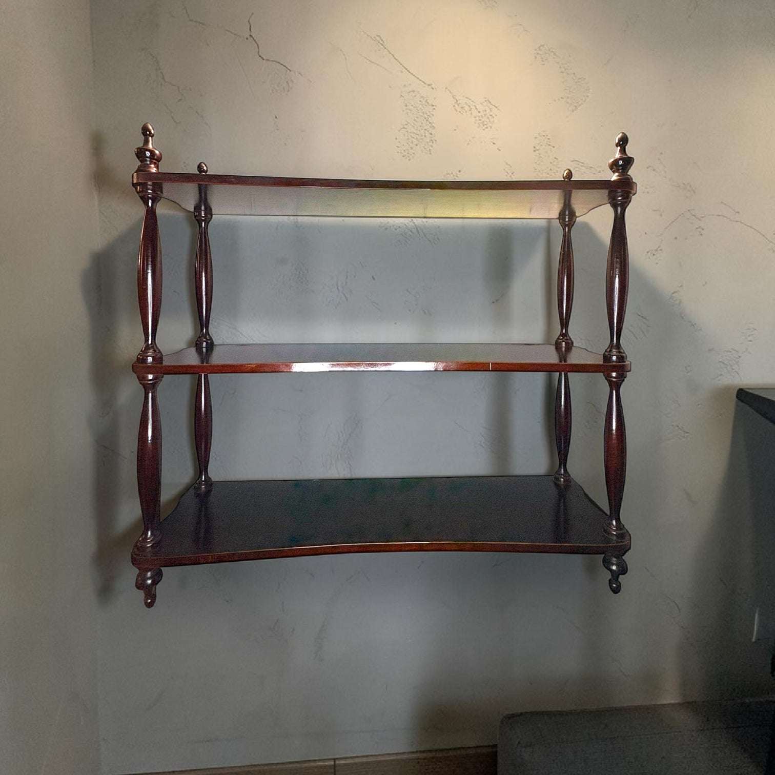 Estantería de caoba antigua para pared tallada - Cositas Antiguas – La Guadaña, Anticuarios Online en Jerez , vender antigüedades, muebles antiguos