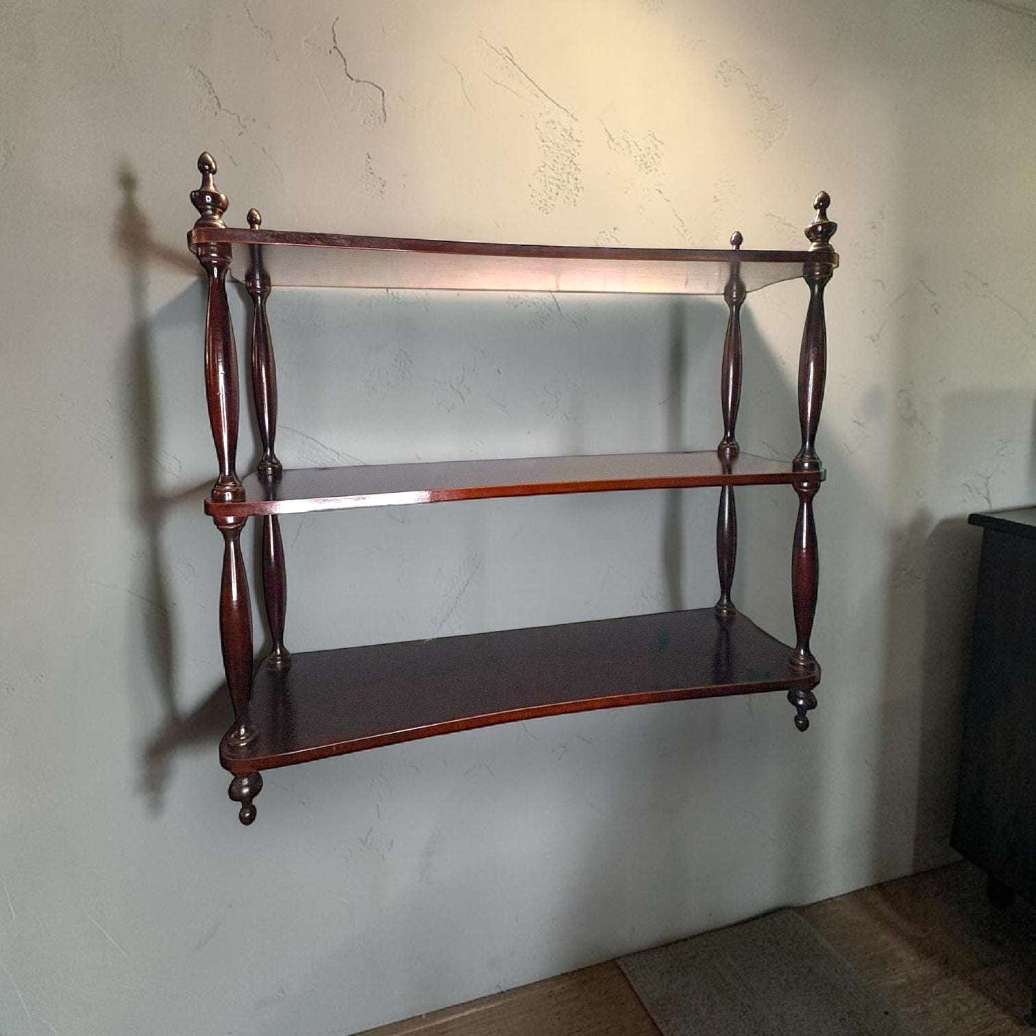 Estantería de caoba antigua para pared tallada - Cositas Antiguas – La Guadaña, Anticuarios Online en Jerez , vender antigüedades, muebles antiguos