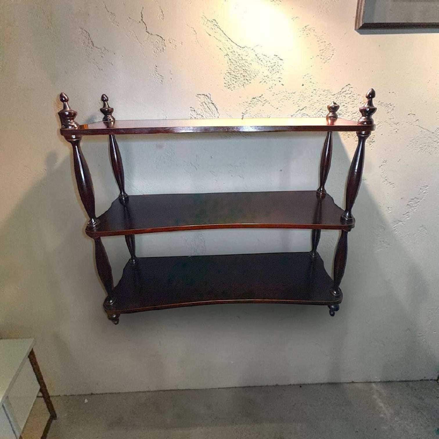 Estantería de caoba antigua para pared tallada - Cositas Antiguas – La Guadaña, Anticuarios Online en Jerez , vender antigüedades, muebles antiguos