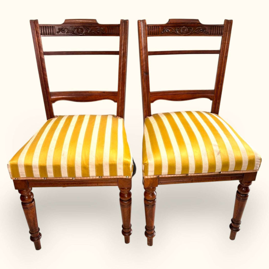 Pareja de sillas de caoba antiguas tapizadas - Cositas Antiguas – La Guadaña, Anticuarios Online en Jerez , vender antigüedades, muebles antiguos