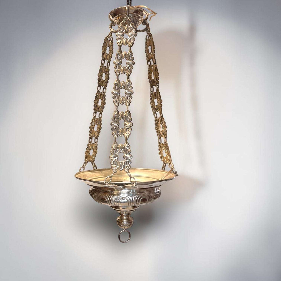 Lámpara votiva antigua de metal plateado para decoración religiosa - Cositas Antiguas – La Guadaña, Anticuarios Online en Jerez , vender antigüedades, muebles antiguos