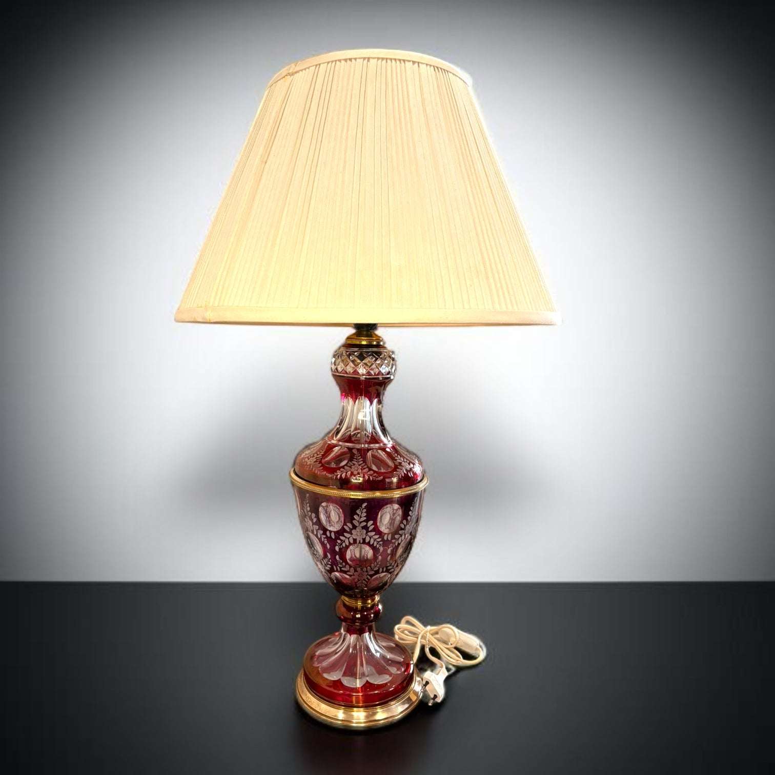 Lámpara de sobremesa Baccarat antigua con pantalla - Cositas Antiguas – La Guadaña, Anticuarios Online en Jerez , vender antigüedades, muebles antiguos
