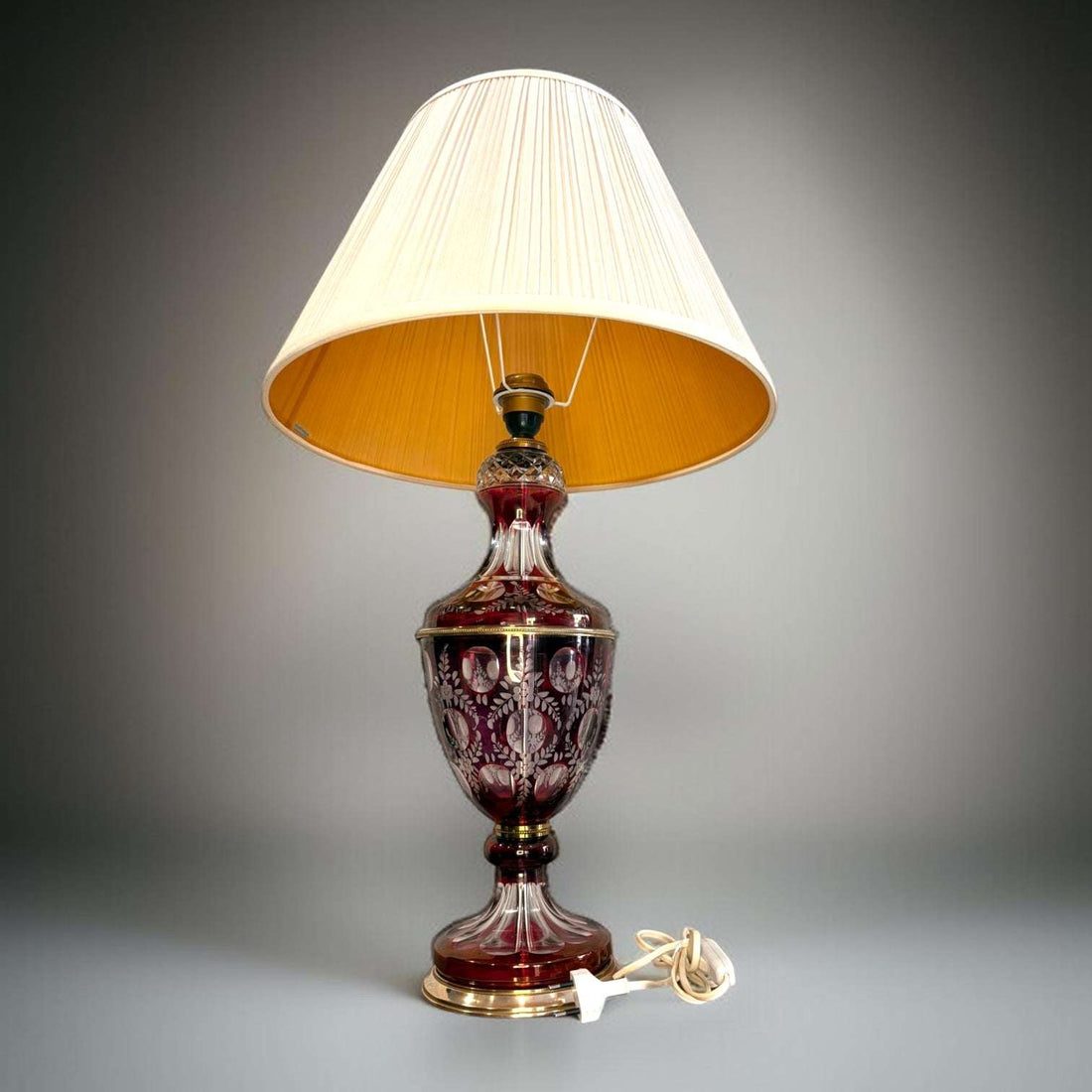 Lámpara de sobremesa Baccarat antigua con pantalla - Cositas Antiguas – La Guadaña, Anticuarios Online en Jerez , vender antigüedades, muebles antiguos