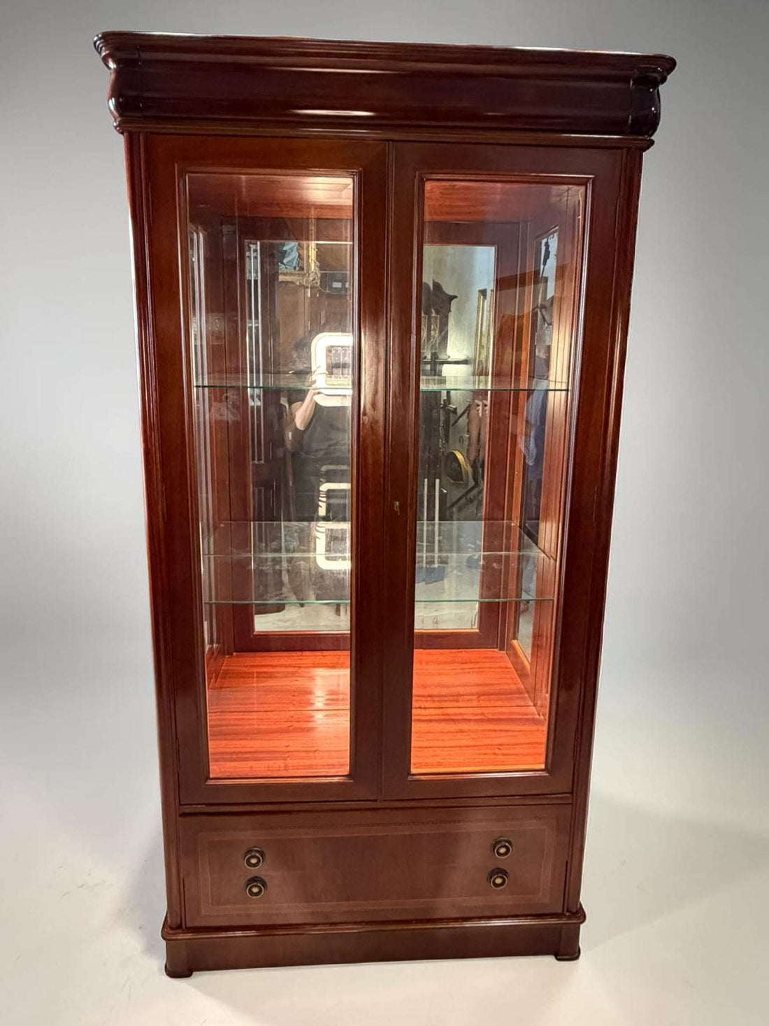 Vitrina antigua de caoba con puertas de cristal - Cositas Antiguas – La Guadaña, Anticuarios Online en Jerez , vender antigüedades, muebles antiguos