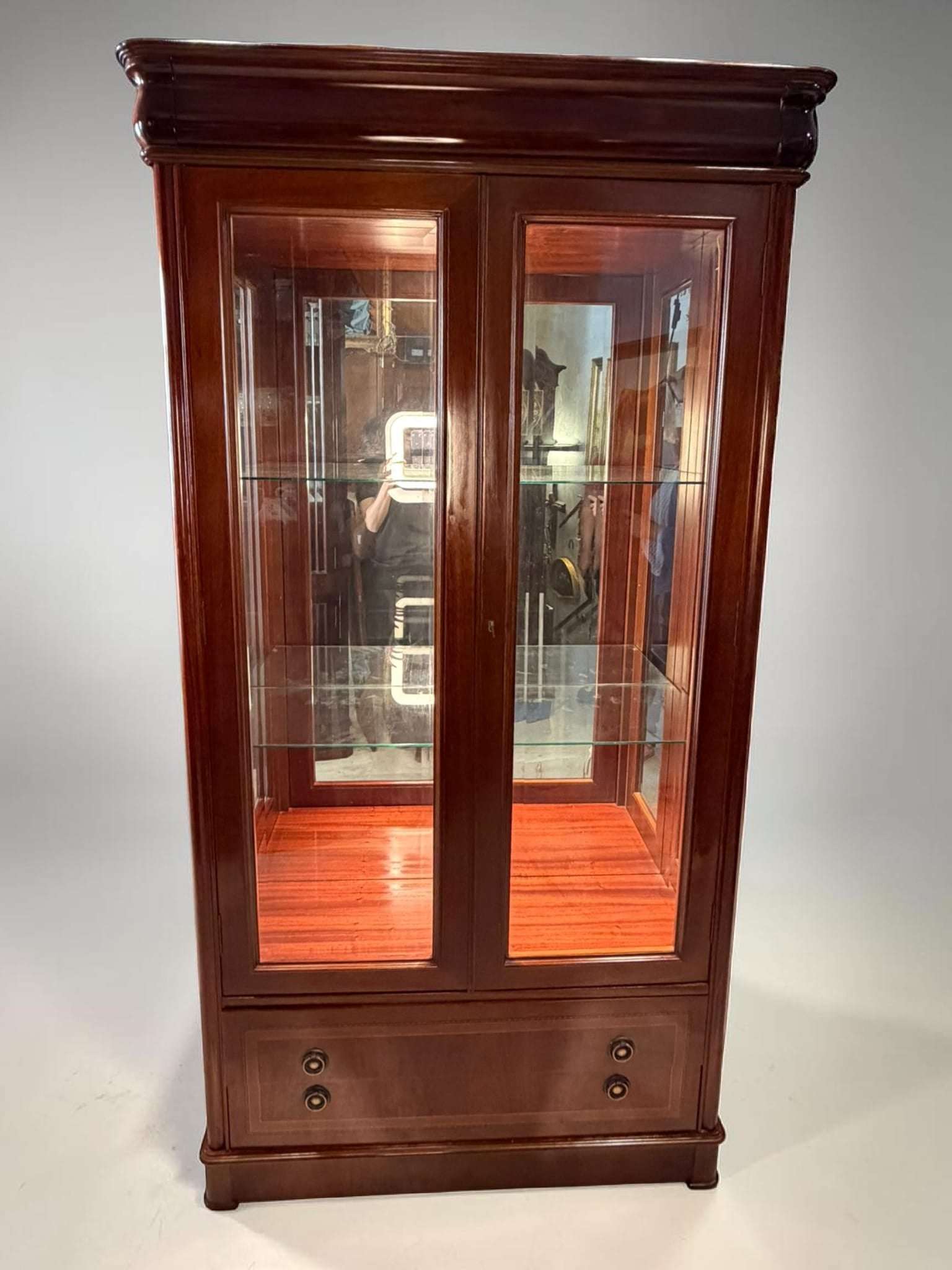 Vitrina antigua de caoba con puertas de cristal - Cositas Antiguas – La Guadaña, Anticuarios Online en Jerez , vender antigüedades, muebles antiguos