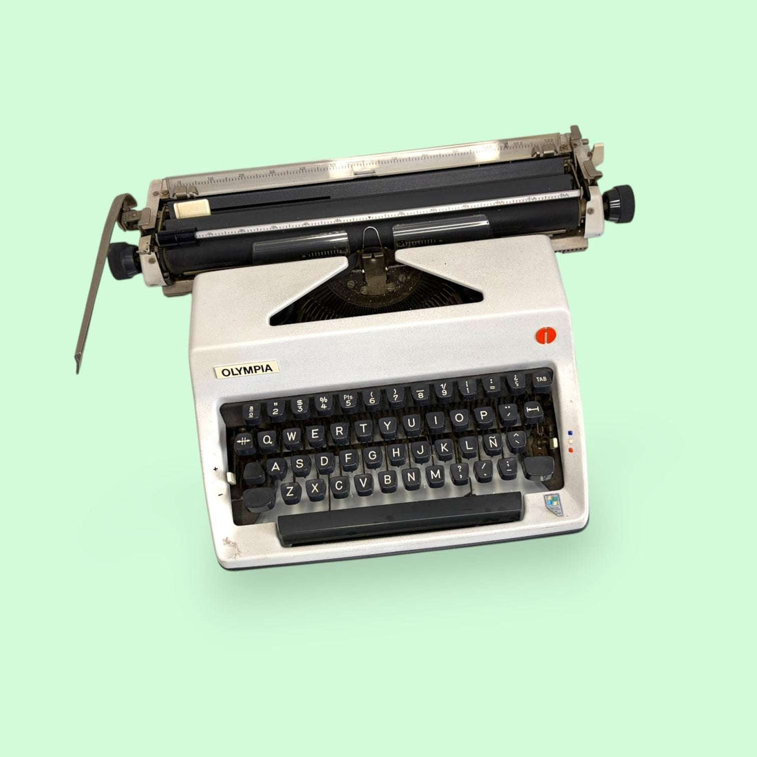 Máquina de escribir Olympia portátil vintage - Cositas Antiguas – La Guadaña, Anticuarios Online en Jerez , vender antigüedades, muebles antiguos