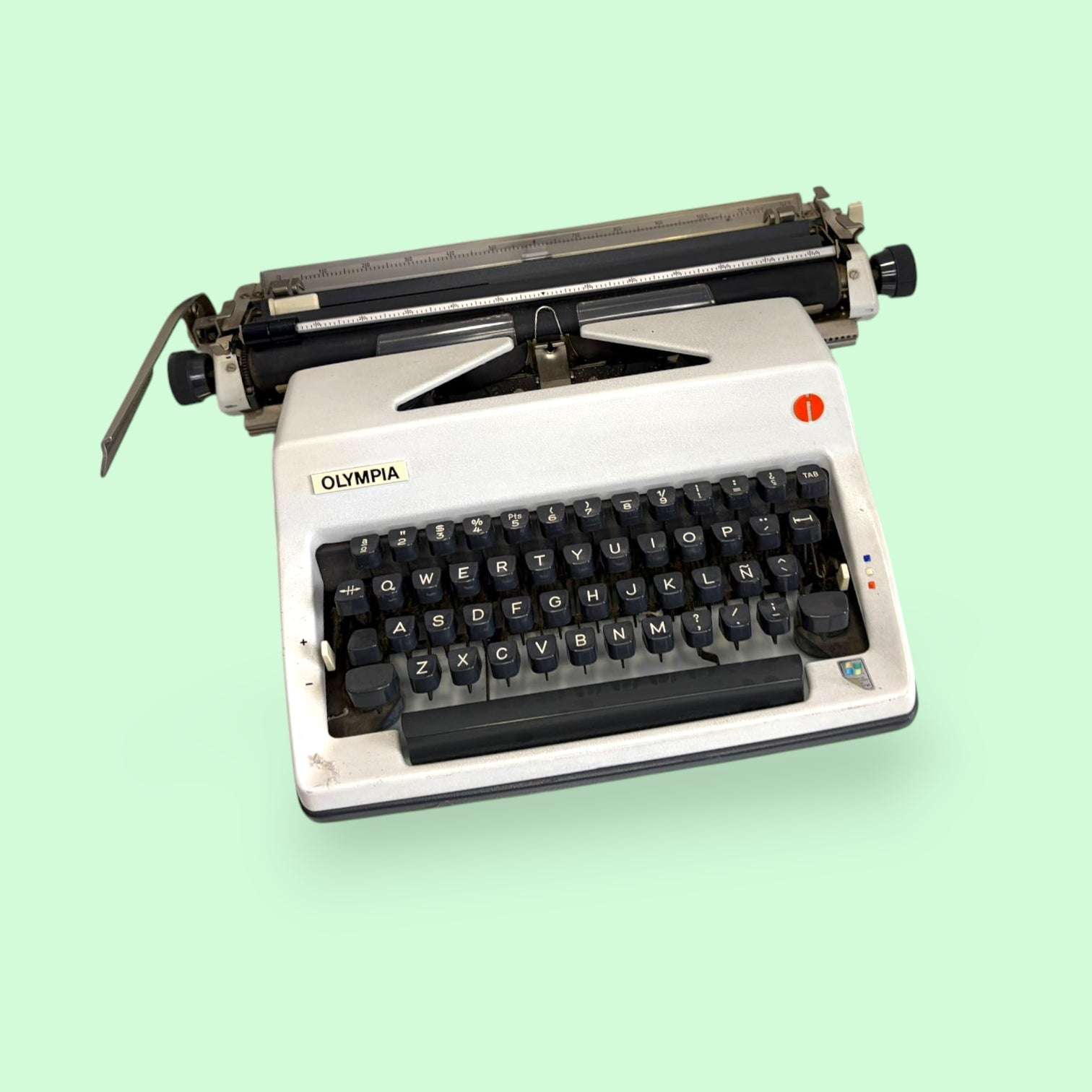 Máquina de escribir Olympia portátil vintage - Cositas Antiguas – La Guadaña, Anticuarios Online en Jerez , vender antigüedades, muebles antiguos