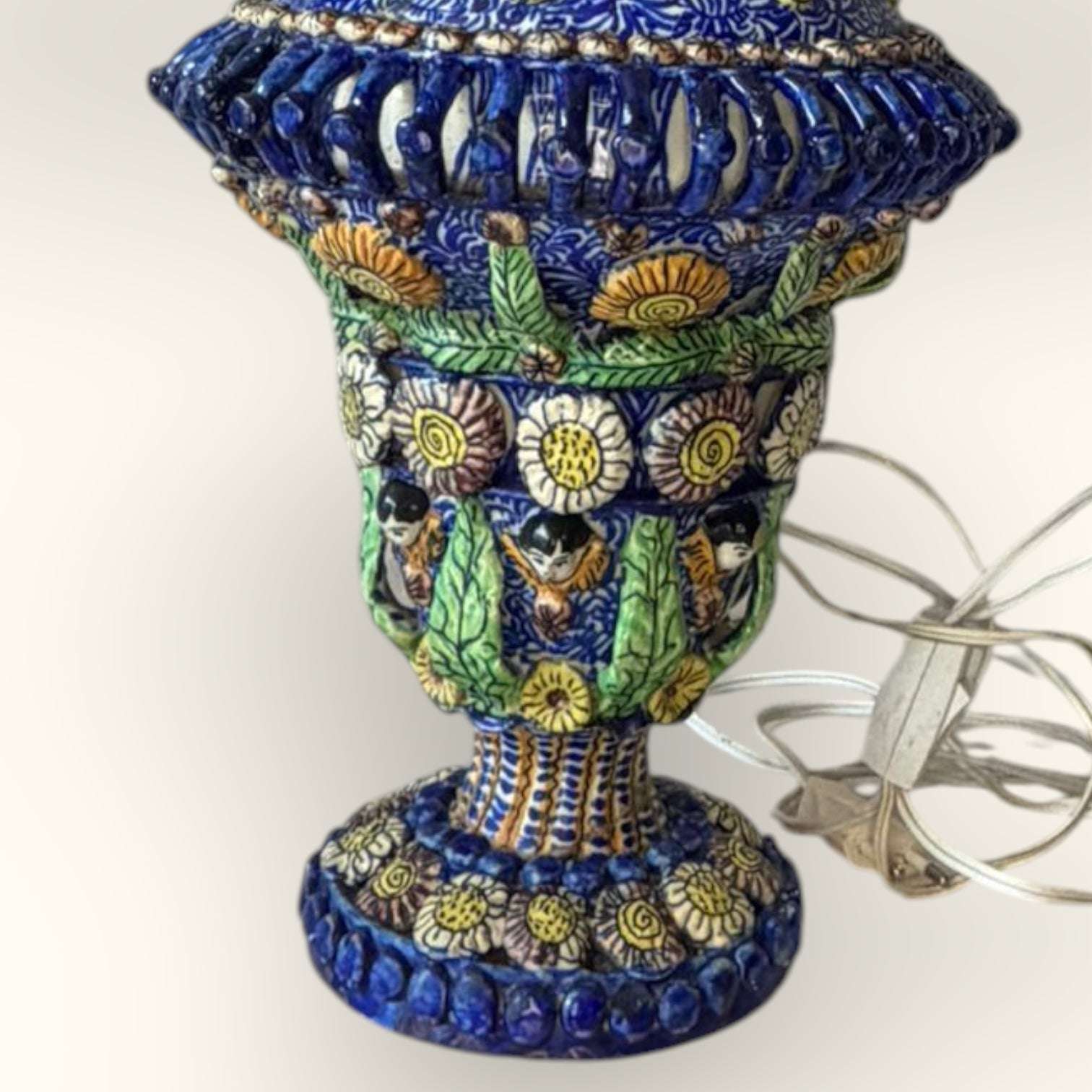 Lámpara de sobremesa cerámica alfabeguer policromada - Cositas Antiguas – La Guadaña, Anticuarios Online en Jerez , vender antigüedades, muebles antiguos