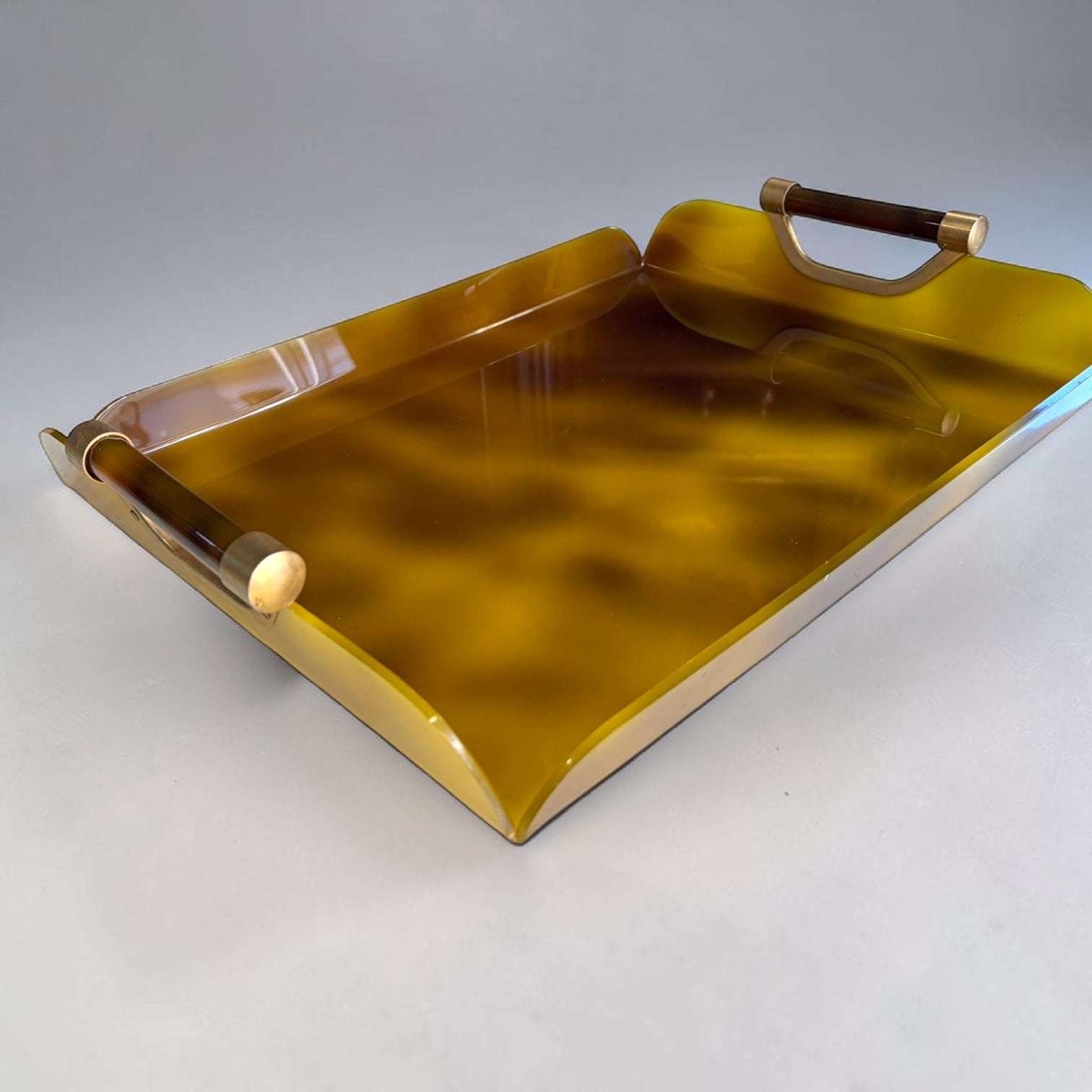 Bandeja de metacrilato estilo carey con asas - Cositas Antiguas – La Guadaña, Anticuarios Online en Jerez , vender antigüedades, muebles antiguos