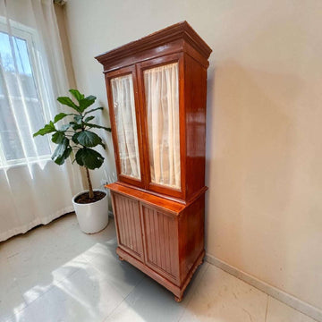 Vitrina antigua de madera con cristal y alacena - Cositas Antiguas – La Guadaña, Anticuarios Online en Jerez , vender antigüedades, muebles antiguos