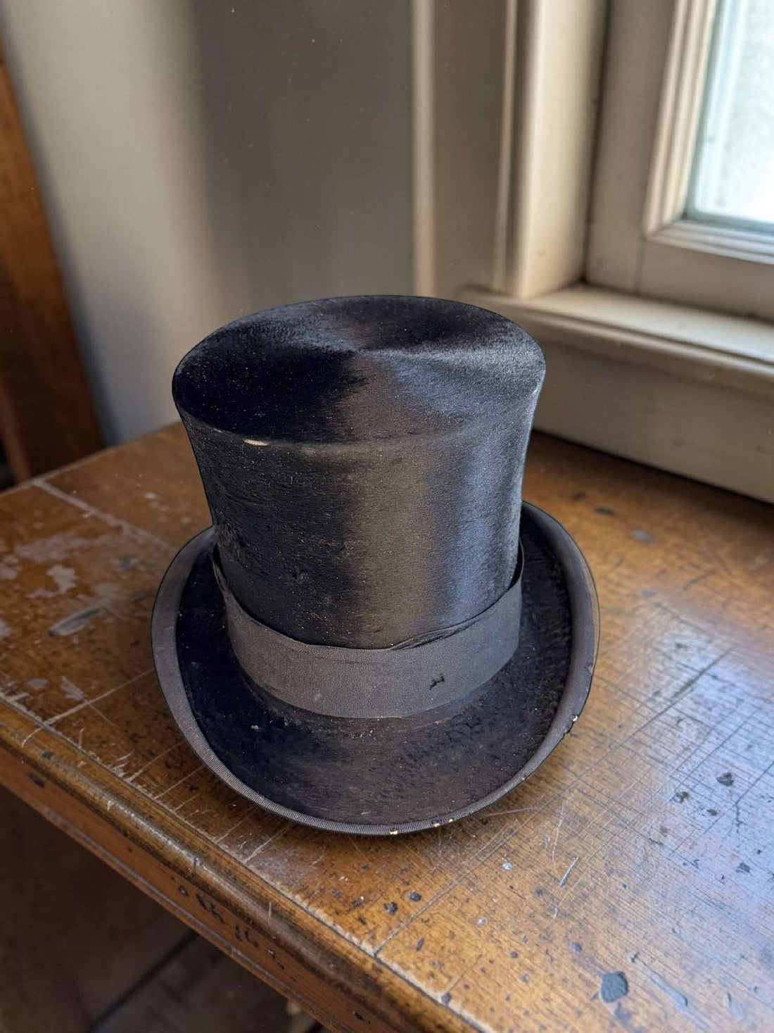 Sombrero de copa antiguo con caja original de época - Cositas Antiguas – La Guadaña, Anticuarios Online en Jerez , vender antigüedades, muebles antiguos