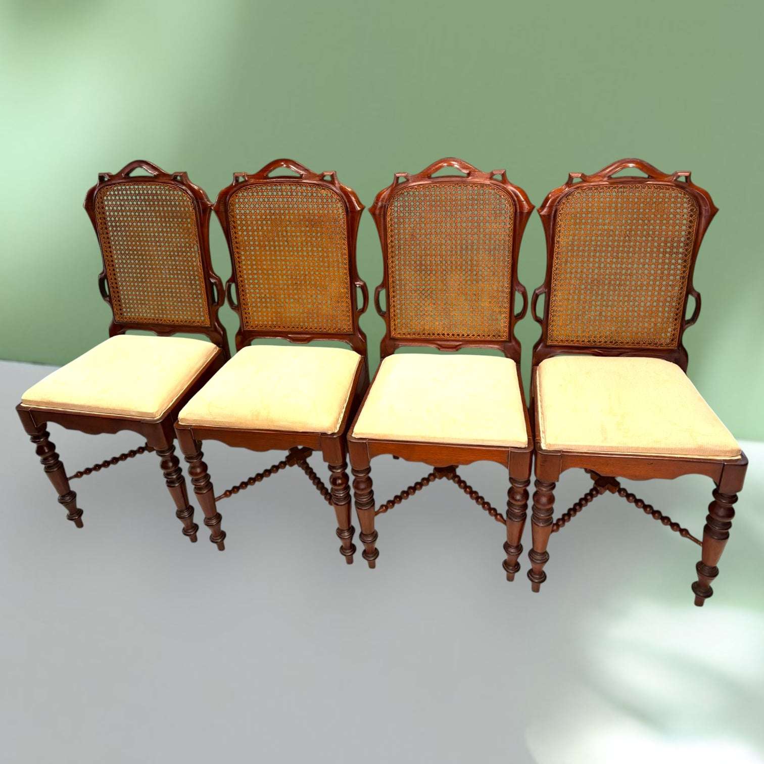Sillas Luis Felipe de caoba con ratán y tela clara - Cositas Antiguas – La Guadaña, Anticuarios Online en Jerez , vender antigüedades, muebles antiguos