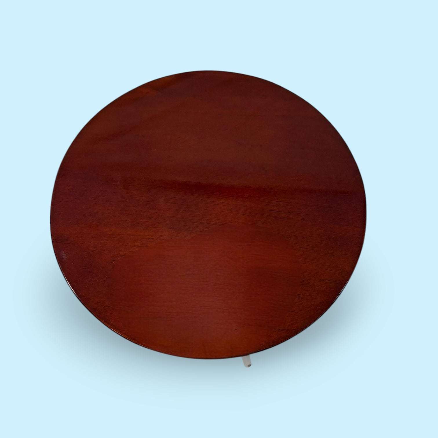 Velador de caoba redondo con pie trípode clásico - Cositas Antiguas – La Guadaña, Anticuarios Online en Jerez , vender antigüedades, muebles antiguos