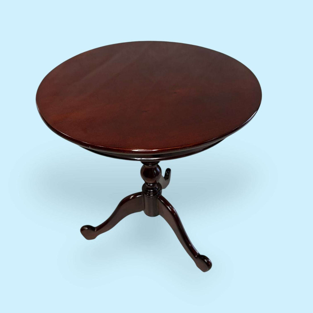 Velador de caoba redondo con pie trípode clásico - Cositas Antiguas – La Guadaña, Anticuarios Online en Jerez , vender antigüedades, muebles antiguos
